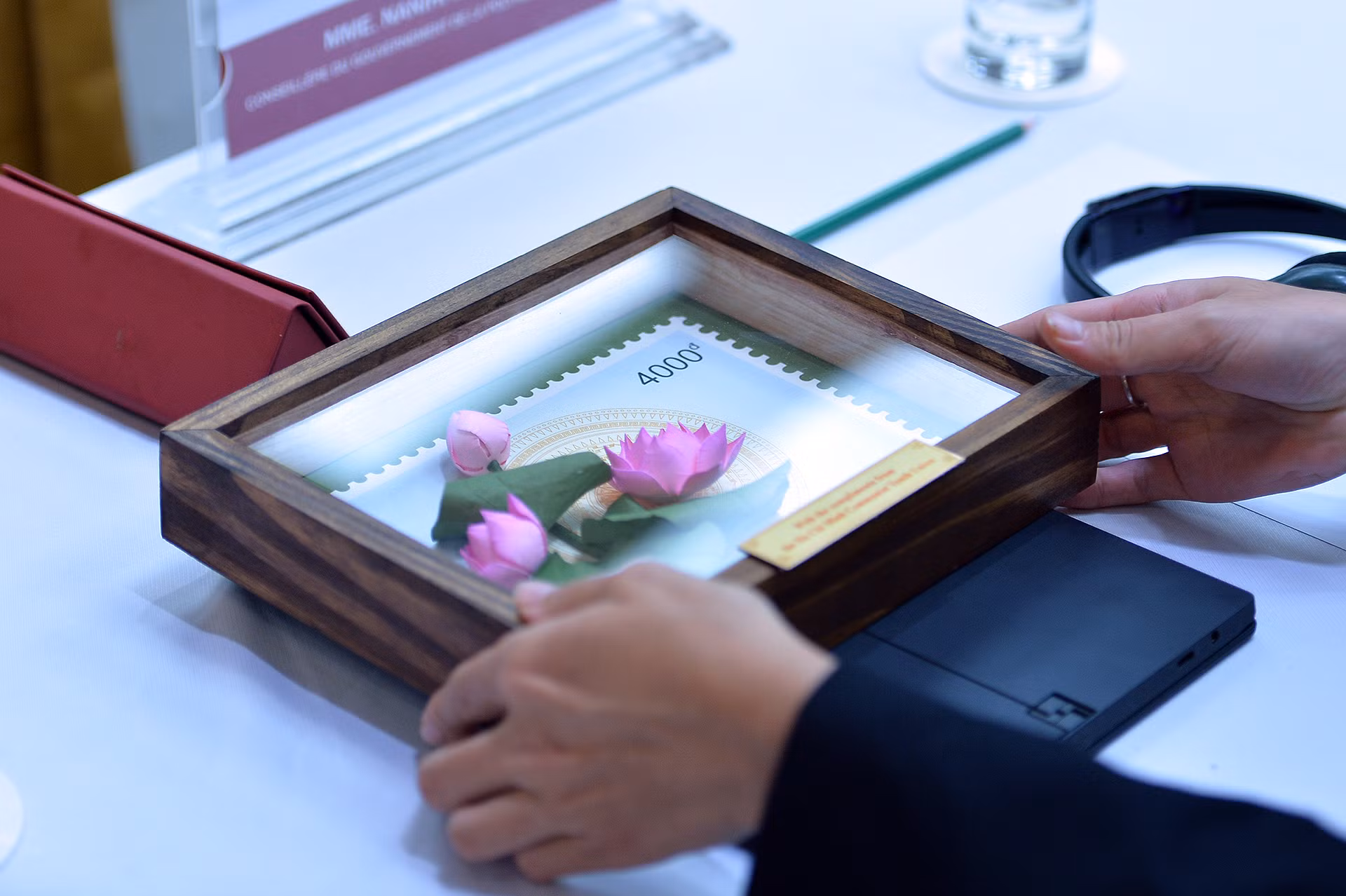 Về phần mình, chủ nhà Việt Nam cũng dành tặng các đại biểu nước ngoài nhiều phần quà ý nghĩa.