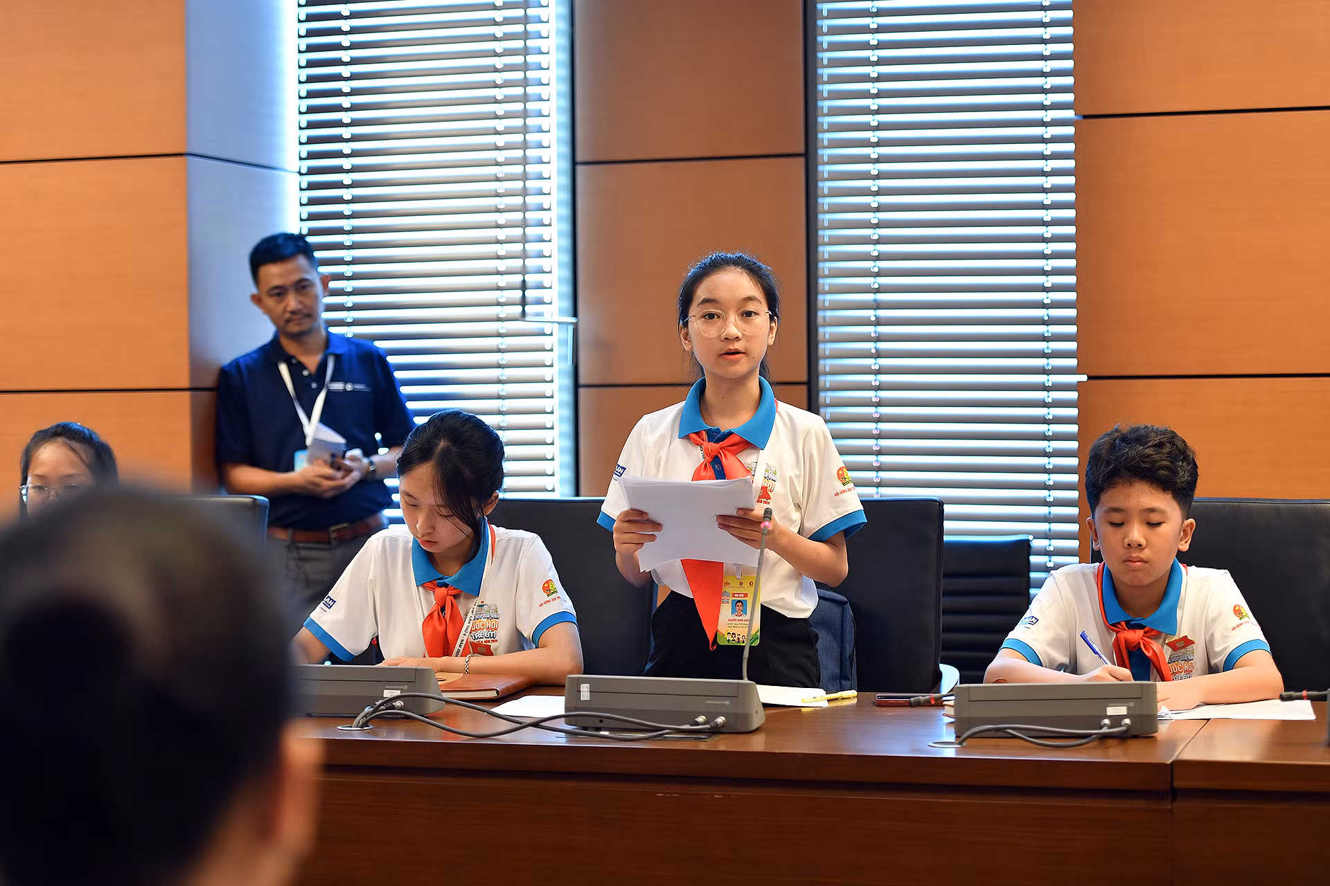 Đối với chủ đề “Phòng, chống tác hại của thuốc lá, chất kích thích, nhất là trong môi trường học đường”, các đại biểu đã đề ra nhiều giải pháp như phối hợp quản lý giữa nhà trường và các cơ quan chức năng, tăng cường tuyên truyền trong cả gia đình và học sinh.