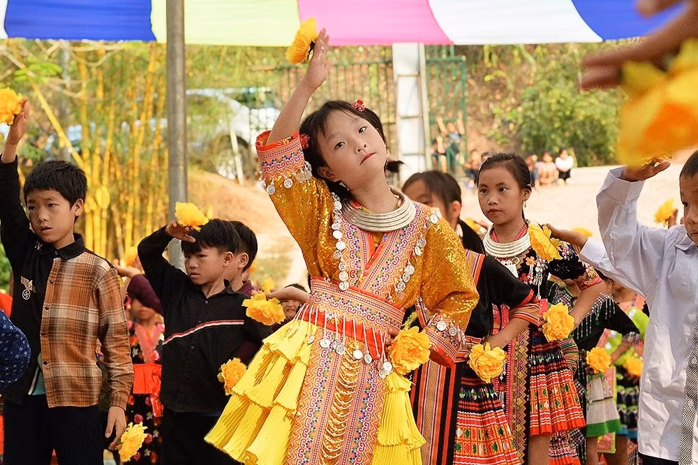 Tự tin thể hiện những giai điệu hồn nhiên, rực rỡ màu sắc.
