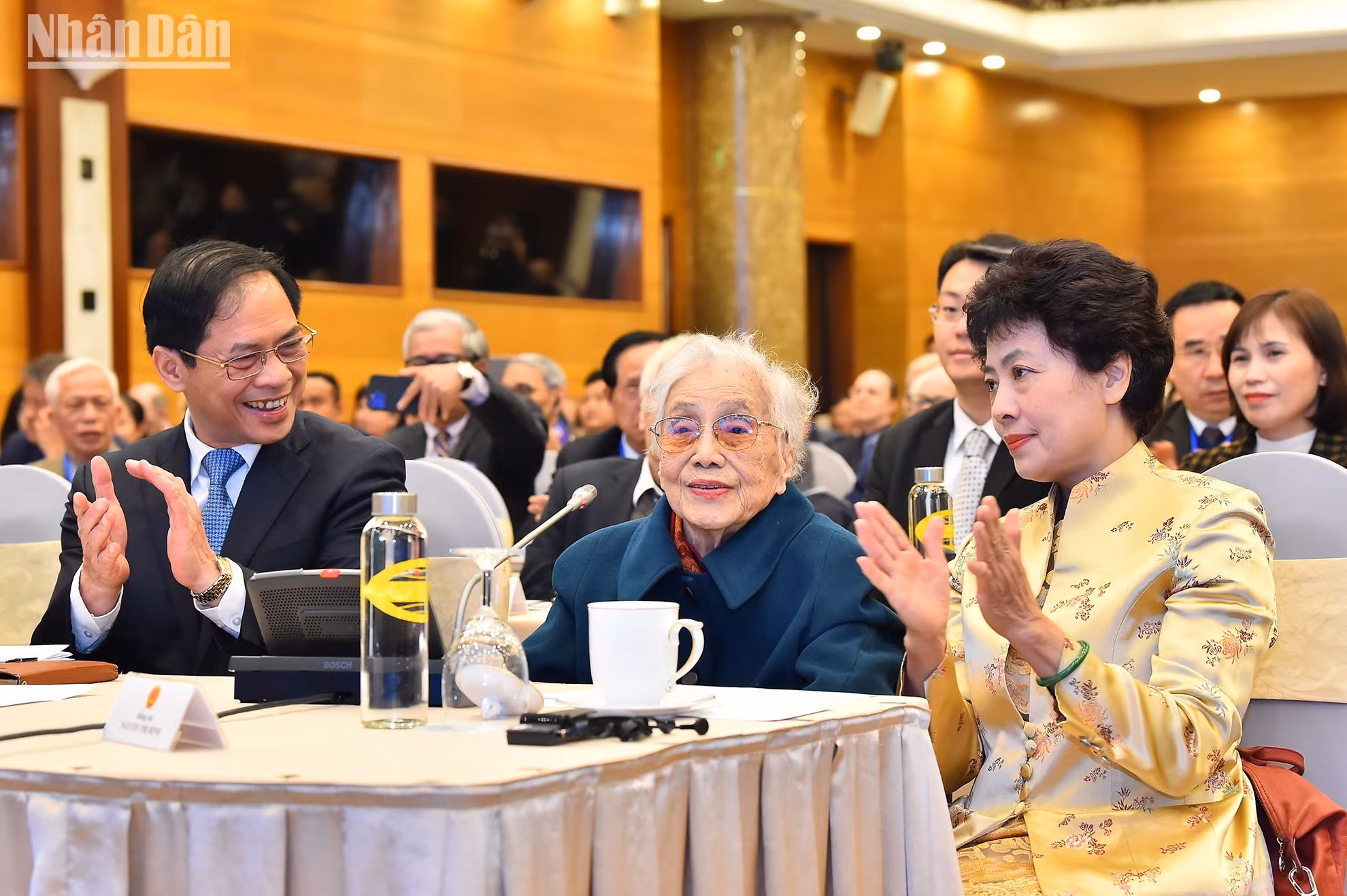 Nguyên Phó Chủ tịch nước, nguyên Bộ trưởng Ngoại giao, Trưởng phái đoàn Chính phủ Cách mạng lâm thời Cộng hòa miền nam Việt Nam tại Hội nghị Paris Nguyễn Thị Bình phát biểu tại lễ kỷ niệm.