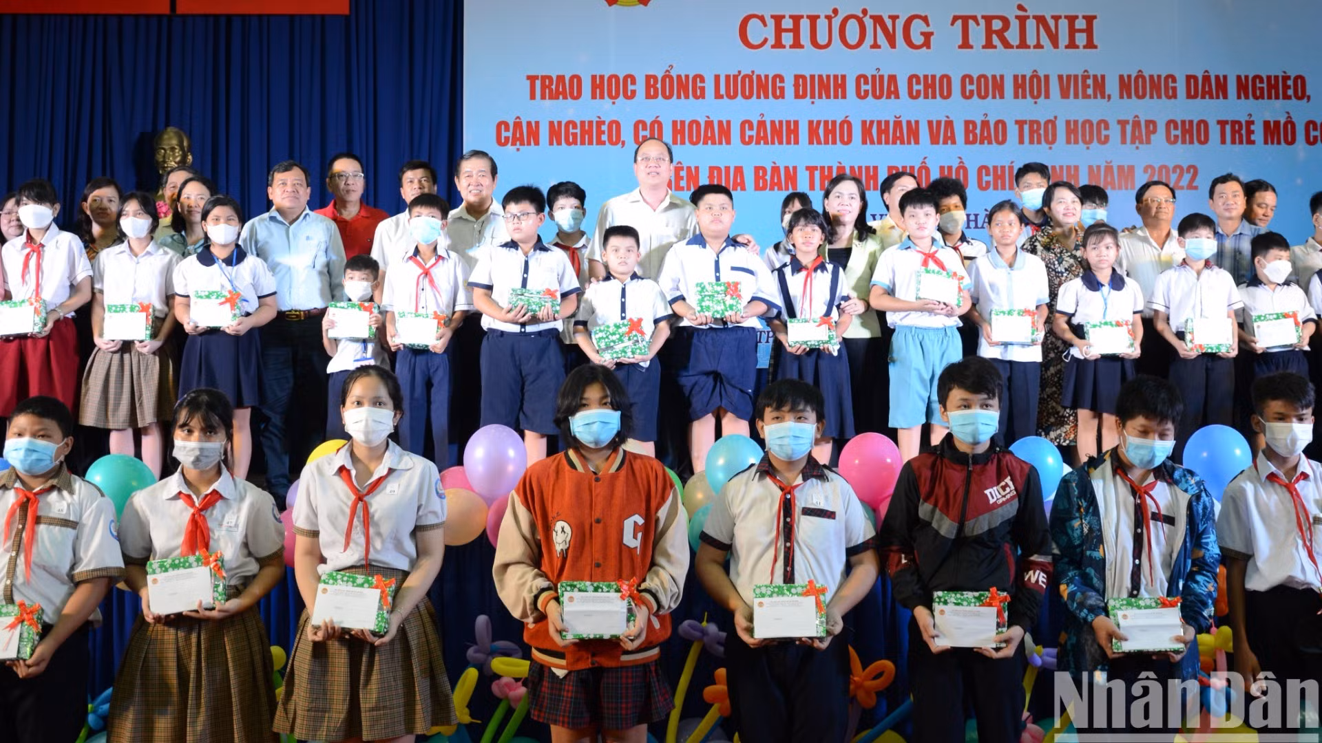 Hội nông dân Thành phố Hồ Chí Minh trao học bổng Lương Định Của cho con em hội viên nông dân khó khăn. Hội nông dân Thành phố Hồ Chí Minh trao học bổng Lương Định Của cho con em hội viên nông dân khó khăn.