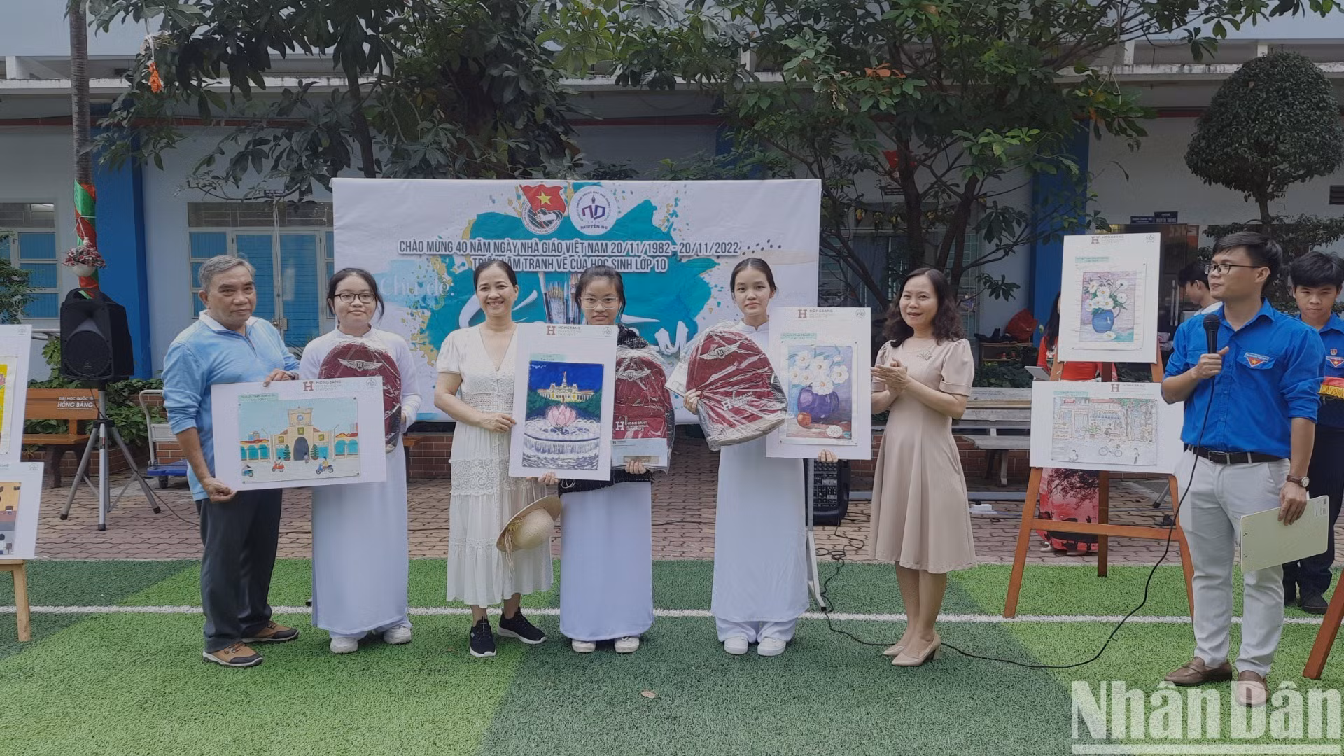 Thi vẽ tranh của học sinh khối lớp 10, Trường trung học phổ thông Nguyễn Du, quận 10, Thành phố Hồ Chí Minh. Thi vẽ tranh của học sinh khối lớp 10, Trường trung học phổ thông Nguyễn Du, quận 10, Thành phố Hồ Chí Minh.