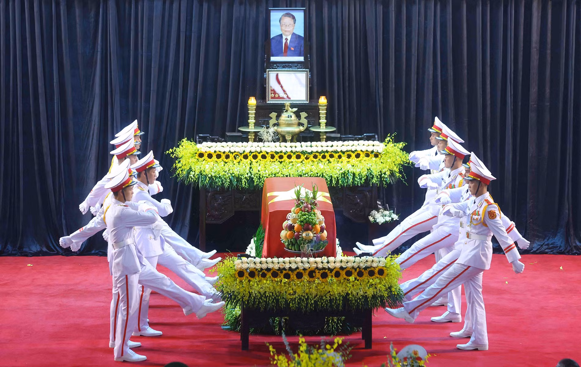 Nghi thức rước linh cữu nguyên Chủ tịch nước Trần Đức Lương. (Ảnh: TTXVN) Nghi thức rước linh cữu nguyên Chủ tịch nước Trần Đức Lương. (Ảnh: TTXVN)