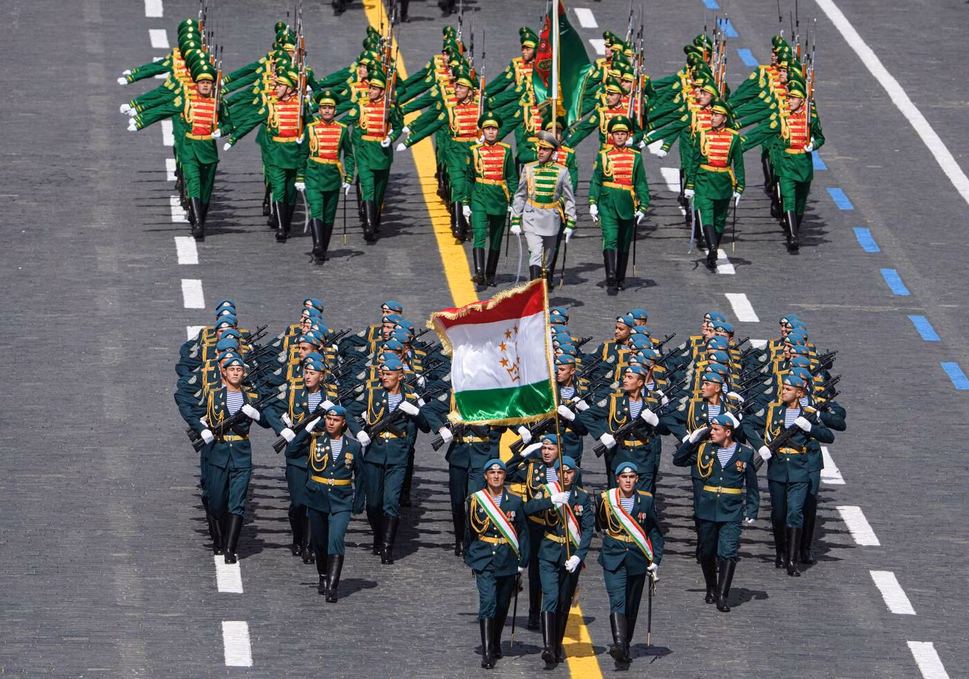 Đoàn Tajikistan và đoàn Turkmenistan. Đoàn Tajikistan và đoàn Turkmenistan.