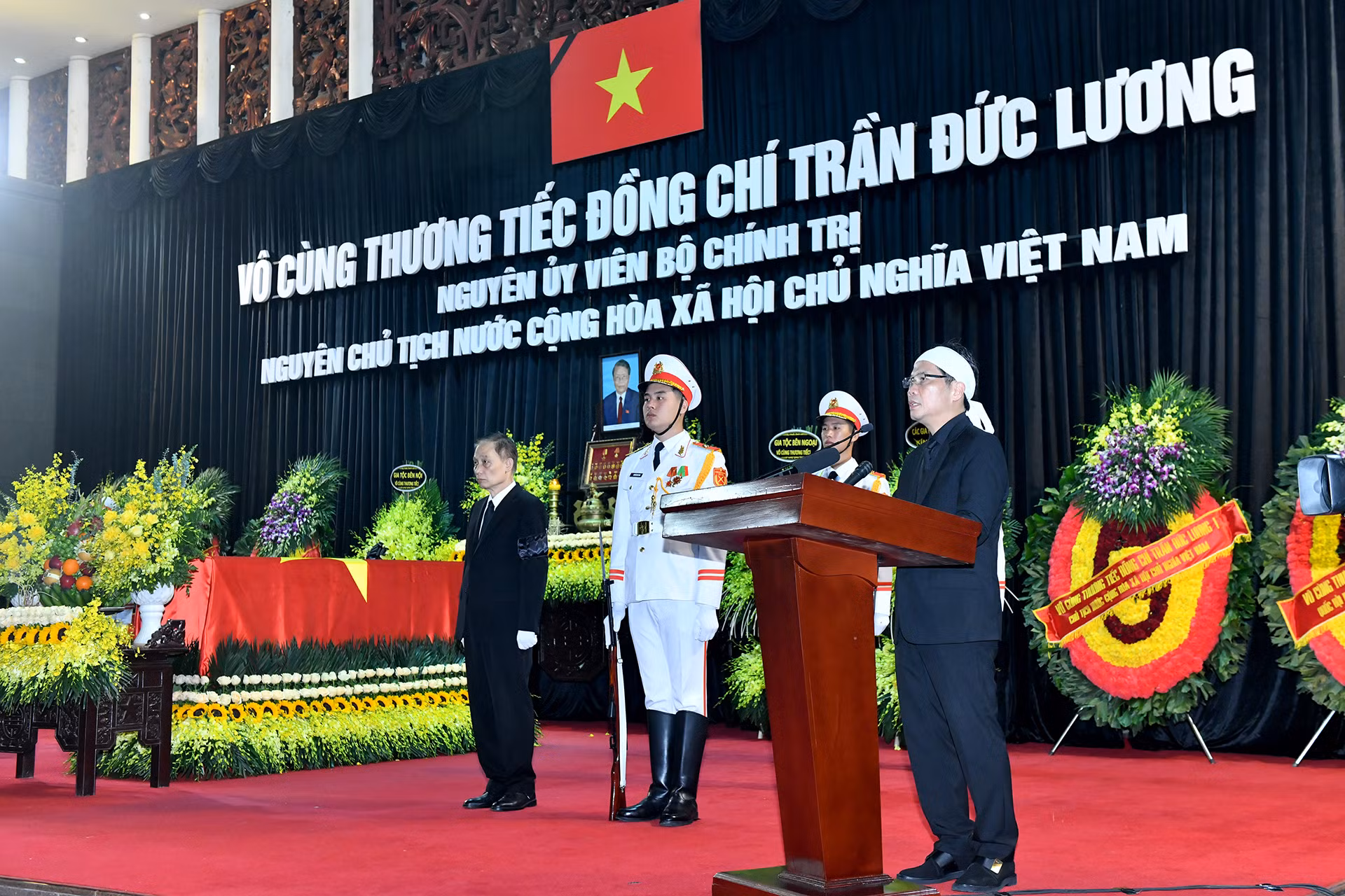 Ông Trần Tuấn Anh, đại diện gia đình phát biểu cảm ơn. (Ảnh: ĐĂNG KHOA) Ông Trần Tuấn Anh, đại diện gia đình phát biểu cảm ơn. (Ảnh: ĐĂNG KHOA)