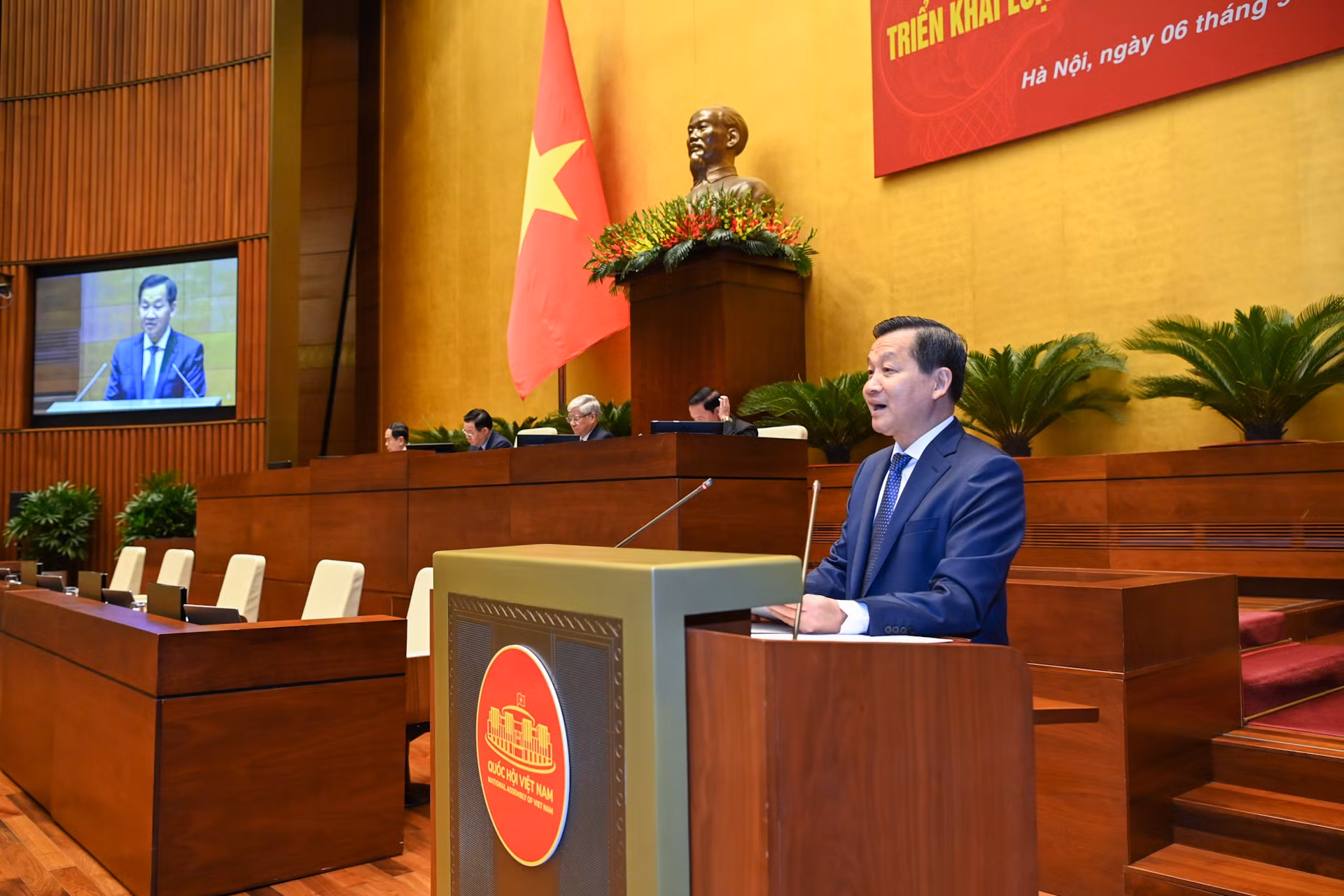 Phó Thủ tướng Chính phủ Lê Minh Khái trình bày báo cáo tại hội nghị. Phó Thủ tướng Chính phủ Lê Minh Khái trình bày báo cáo tại hội nghị.