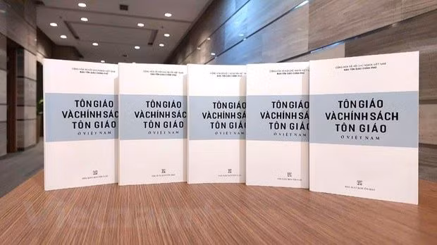 Sách trắng Tôn giáo và chính sách tôn giáo ở Việt Nam, Nxb. Tôn giáo, 2023. (Nguồn: TTXVN) Sách trắng Tôn giáo và chính sách tôn giáo ở Việt Nam, Nxb. Tôn giáo, 2023. (Nguồn: TTXVN)