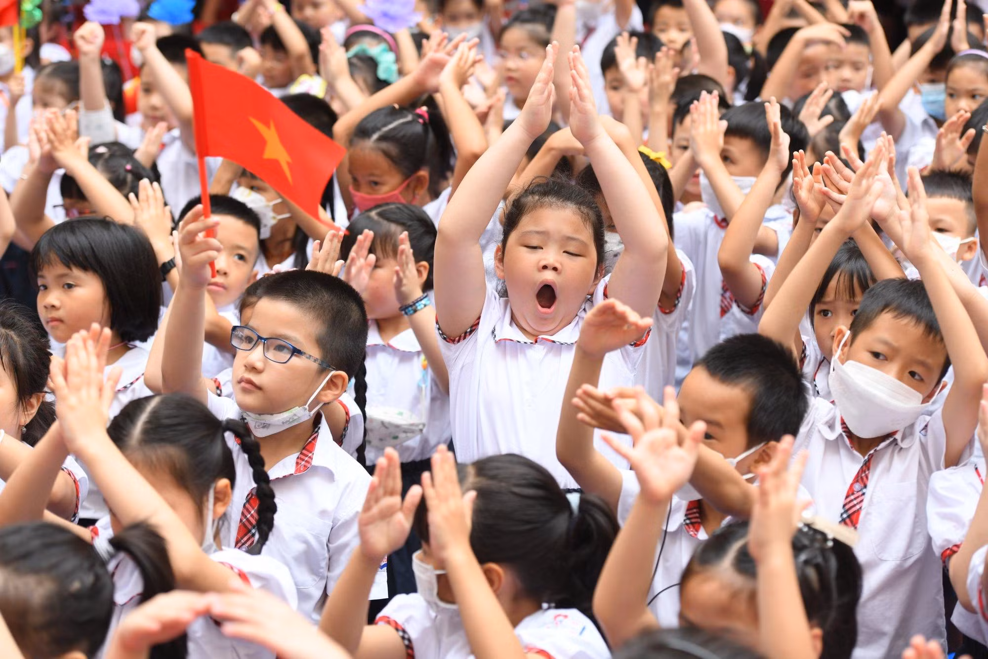 Nét ngây thơ vẫn còn nguyên trên gương mặt các "mầm non tương lai" của đất nước. (Ảnh: Thành Đạt)