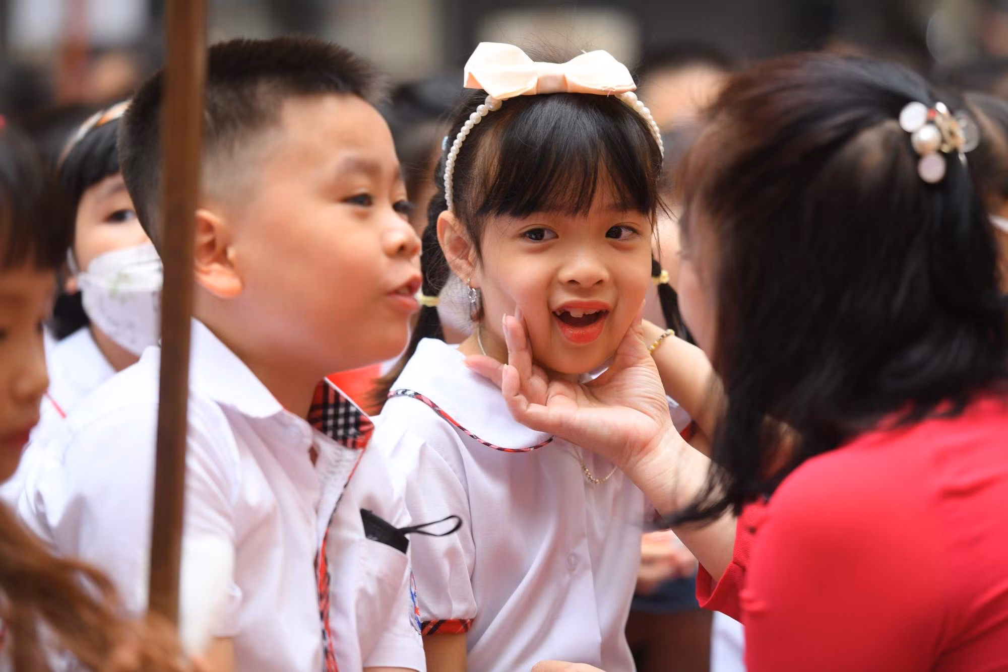 "Con tới trường vui lắm vì có thầy cô và các bạn".