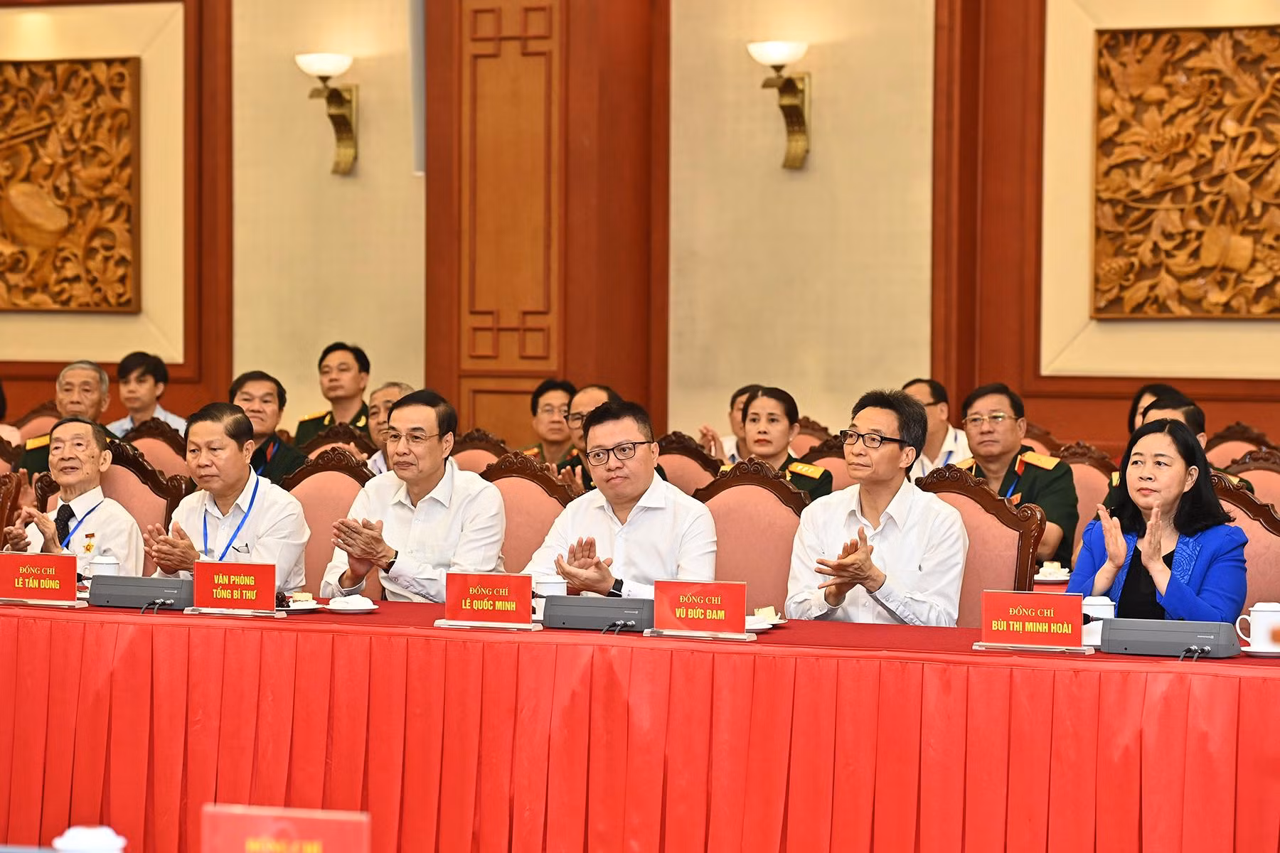 Các đại biểu tham dự buổi gặp mặt.