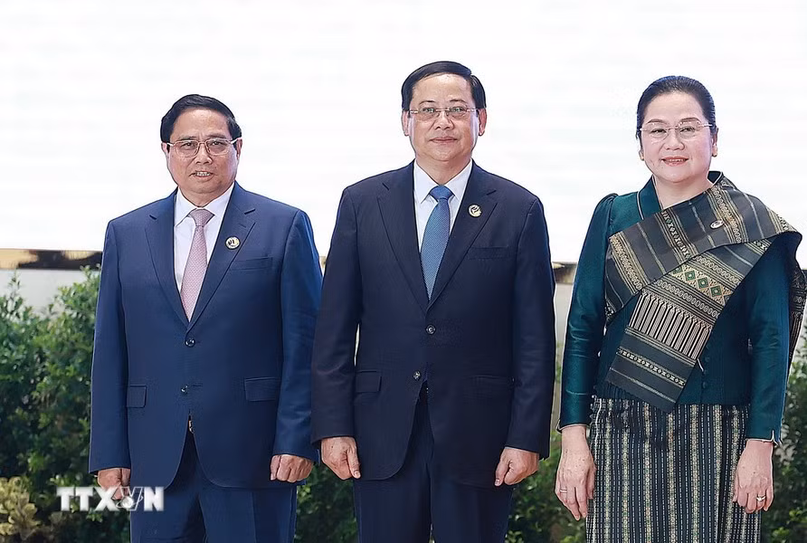 Thủ tướng Lào, Chủ tịch ASEAN 2024 Sonexay Siphandone và Phu nhân đón Thủ tướng Phạm Minh Chính tham dự phiên khai mạc Hội nghị Cấp cao ASEAN lần thứ 44. Thủ tướng Lào, Chủ tịch ASEAN 2024 Sonexay Siphandone và Phu nhân đón Thủ tướng Phạm Minh Chính tham dự phiên khai mạc Hội nghị Cấp cao ASEAN lần thứ 44.