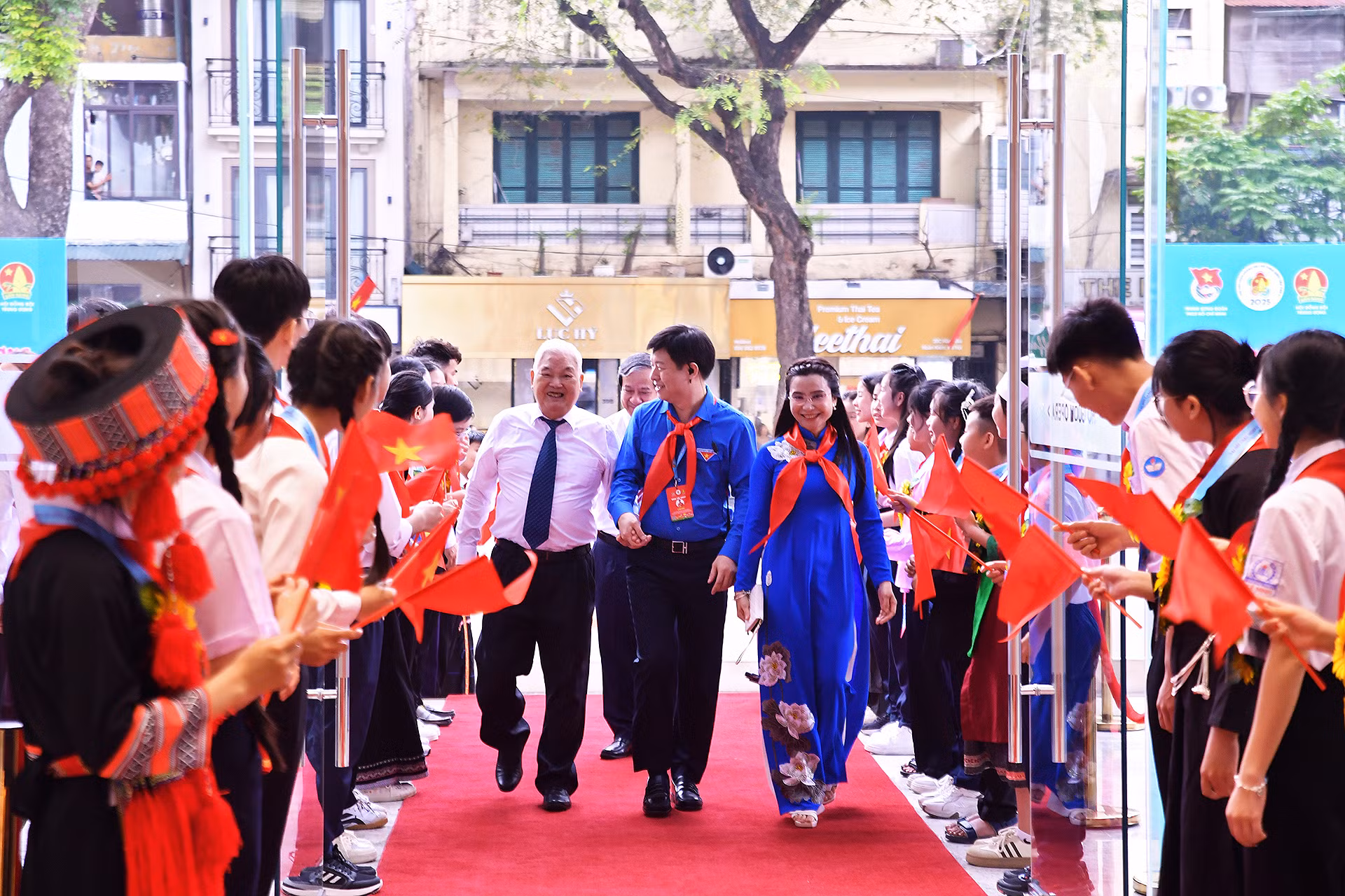 Đại hội cũng vinh dự đón tiếp nhiều đại biểu là các cán bộ, nguyên cán bộ Đoàn Thanh niên, Hội đồng Đội các thời kỳ. Trong ảnh là đồng chí Lê Thanh Đạo, Chủ tịch Hội đồng Đội Trung ương khóa I (áo trắng).