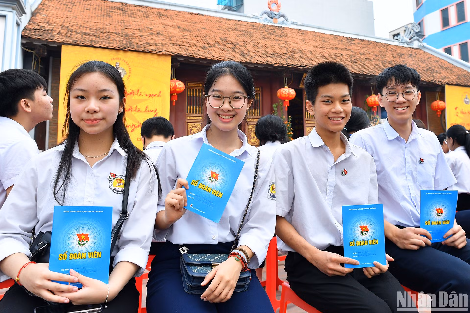 Niềm hân hoan của những đoàn viên được kết nạp trong khuôn khổ chương trình "Ngày đoàn viên" năm 2025.