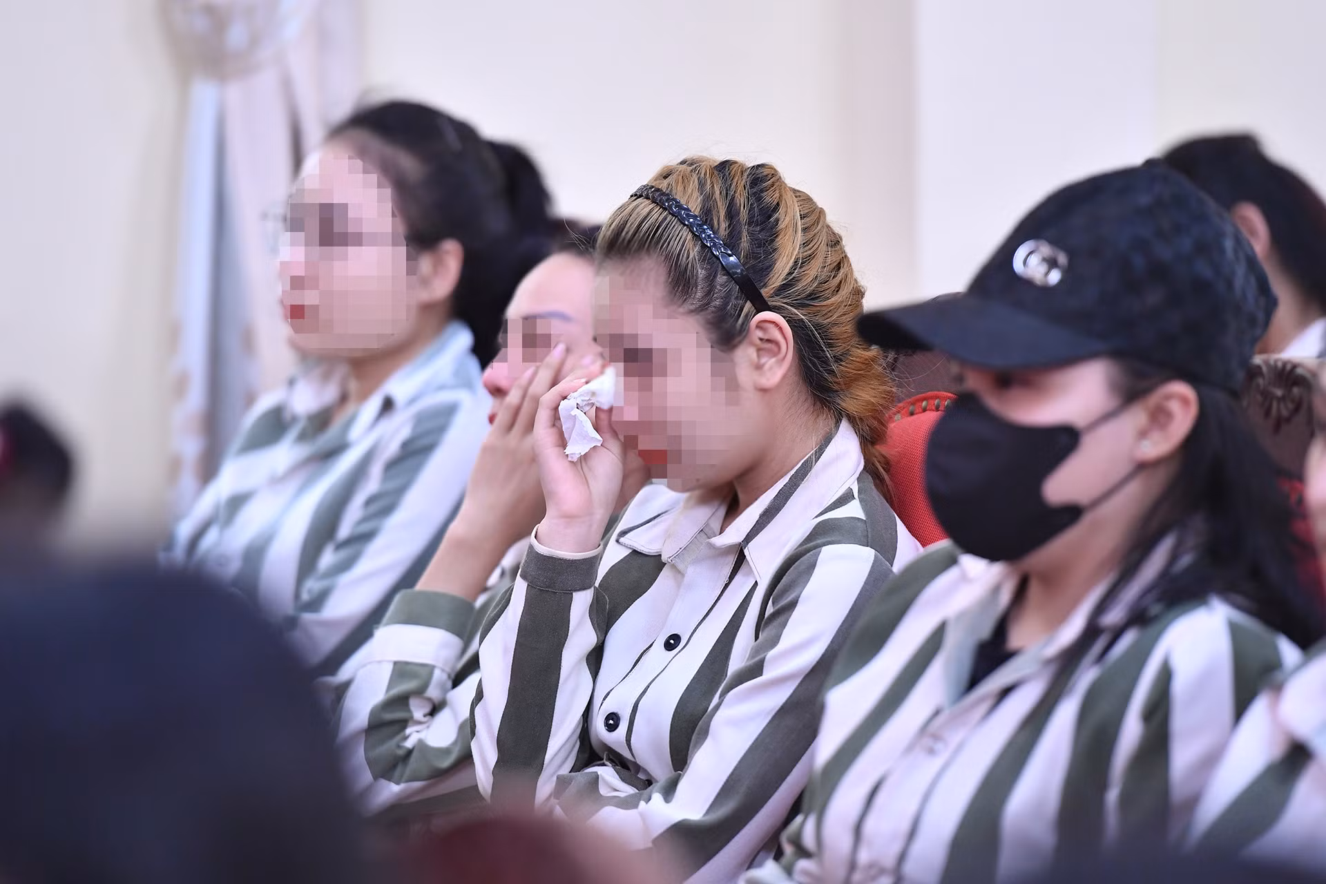 Bởi trong số những người trẻ lầm lỡ đang thụ án tại trại giam Quyết Tiến, phần lớn đều còn rất trẻ, vi phạm pháp luật vì thiếu hiểu biết, chưa ý thức được hoàn toàn những hành vi sai trái của mình. Bởi trong số những người trẻ lầm lỡ đang thụ án tại trại giam Quyết Tiến, phần lớn đều còn rất trẻ, vi phạm pháp luật vì thiếu hiểu biết, chưa ý thức được hoàn toàn những hành vi sai trái của mình.