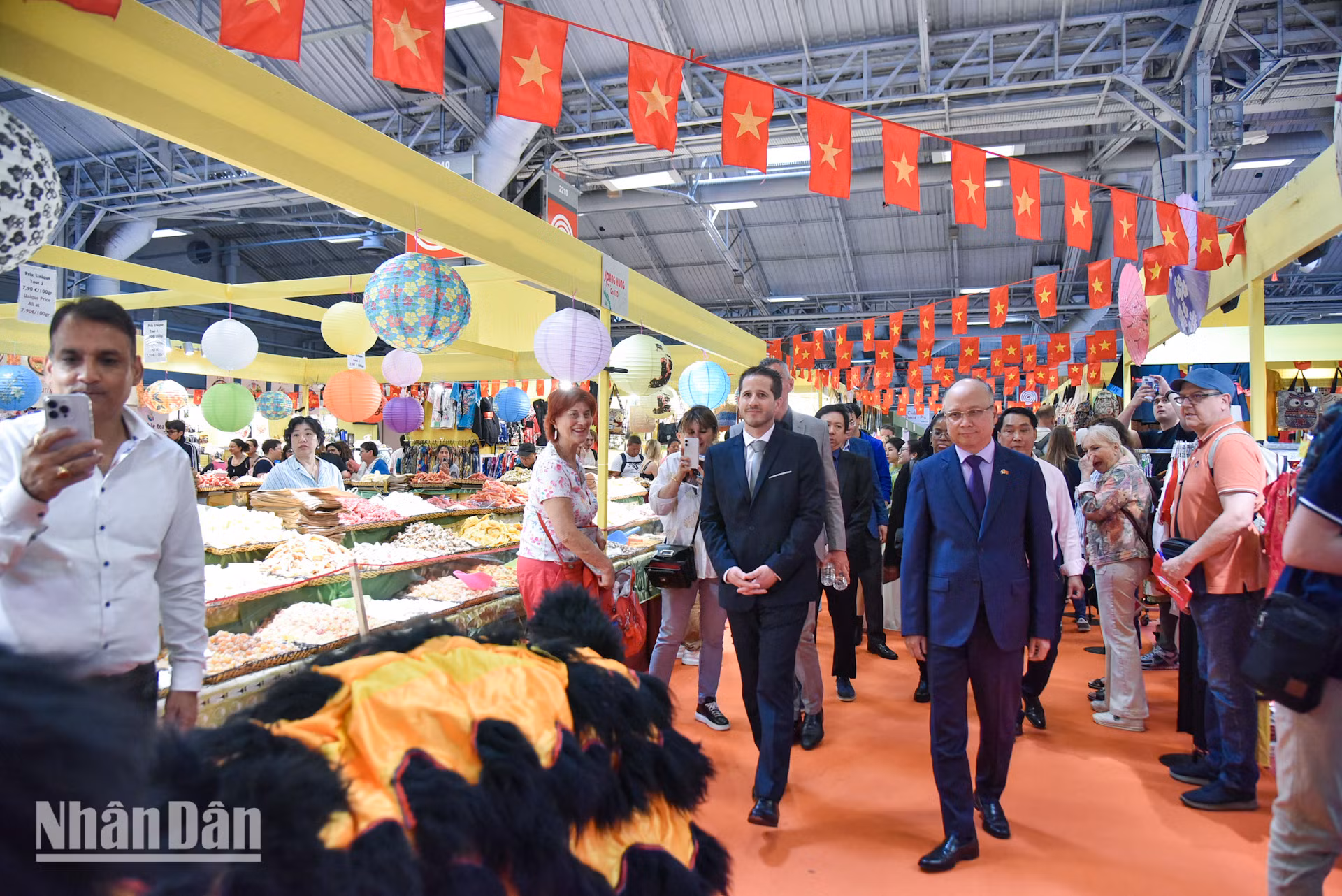 Từ ngày 30/4 đến 11/5, Hội chợ quốc tế Paris 2025 (Foire de Paris 2025) được biết tới như sự kiện thương mại và văn hóa lớn nhất nước Pháp, chính thức diễn ra tại Trung tâm triển lãm Versailles với sự tham gia của 1.200 doanh nghiệp, tổ chức.