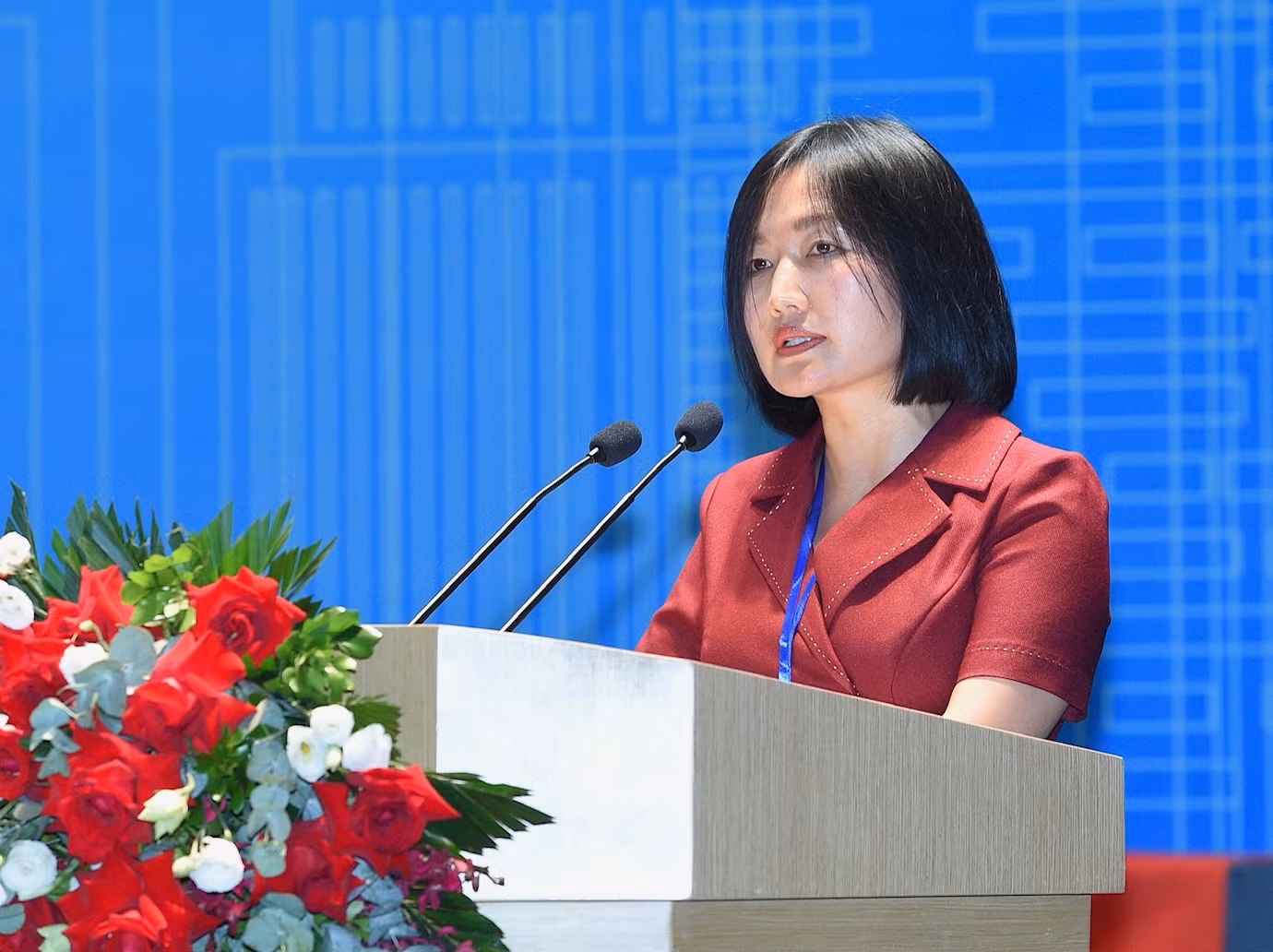 Bà Vũ Thị Mai, Giám đốc nhân sự Tập đoàn Công nghiệp – Viễn thông Quân đội Viettel, chia sẻ về chuyển đổi số và ứng dụng KHCN vào quá trình sản xuất, kinh doanh, góp phần nâng cao năng suất lao động. Bà Vũ Thị Mai, Giám đốc nhân sự Tập đoàn Công nghiệp – Viễn thông Quân đội Viettel, chia sẻ về chuyển đổi số và ứng dụng KHCN vào quá trình sản xuất, kinh doanh, góp phần nâng cao năng suất lao động.