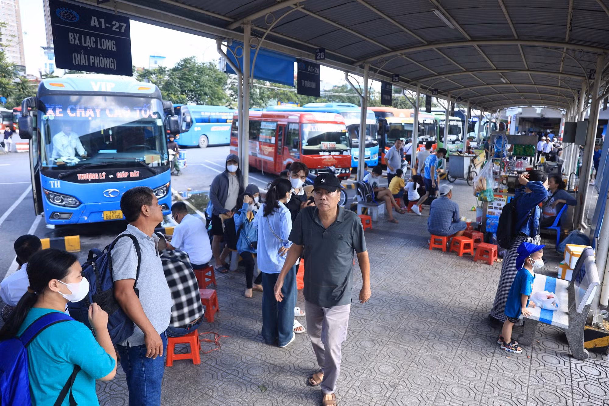 Do kiểm soát tốt từ khâu bán vé đến khâu quản lý phương tiện nên các nhà xe đã không còn tình trạng nhồi nhét khách như mọi năm. Các xe xuất bến đều bảo đảm đủ lượng khách theo vé đã bán.