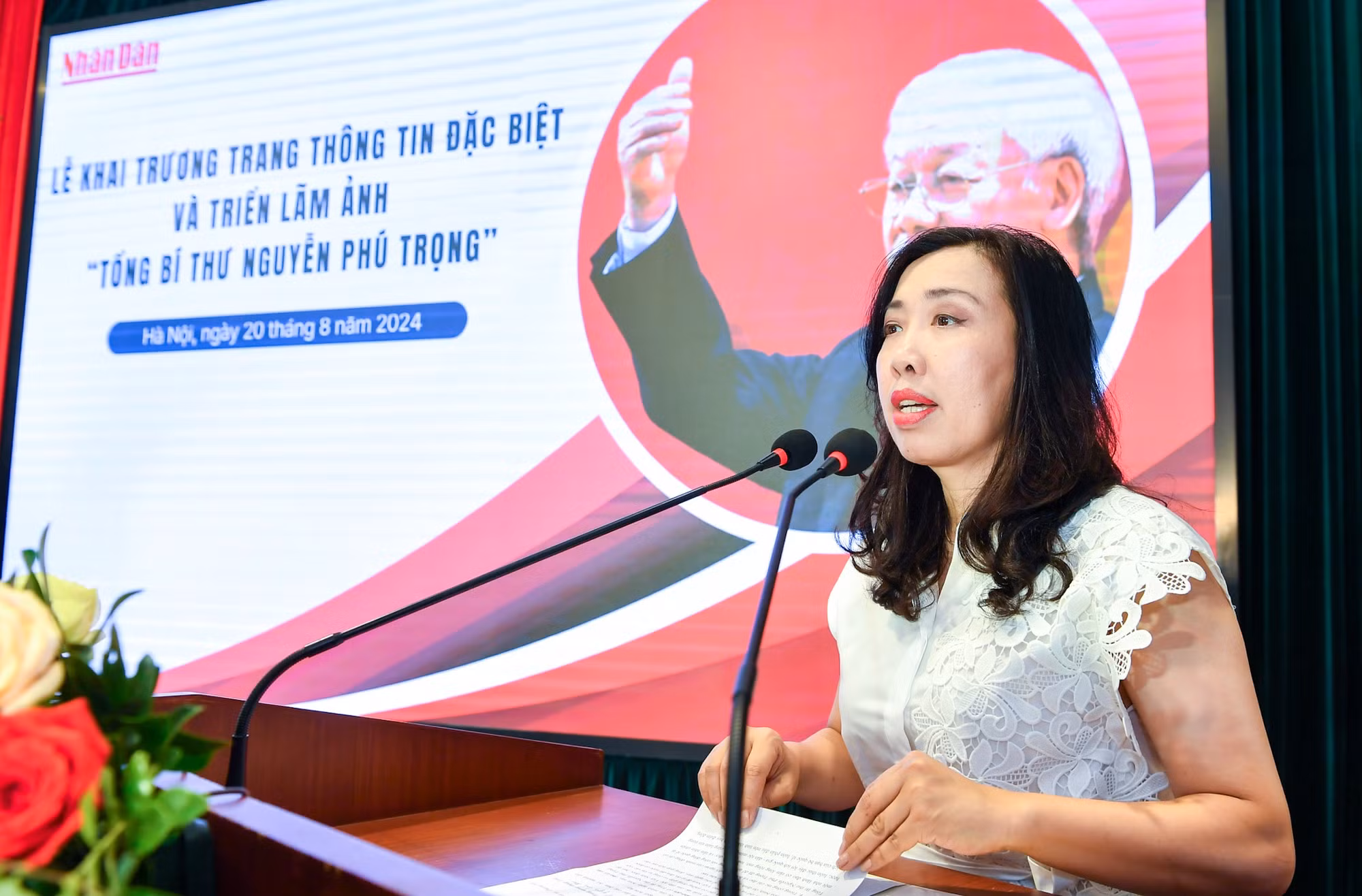Đồng chí Lê Thị Thu Hằng, Thứ trưởng Ngoại giao đánh giá cao Trang thông tin đặc biệt của Báo Nhân Dân, đồng thời bày tỏ tin tưởng chuyên trang sẽ lan tỏa những đóng góp quan trọng của Tổng Bí thư Nguyễn Phú Trọng trong sự nghiệp xây dựng, bảo vệ Tổ quốc nói chung và công tác đối ngoại nói riêng.
