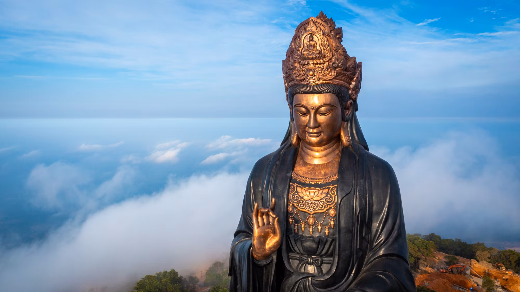 [Ảnh] Chiêm ngưỡng biển mây huyền ảo trên đỉnh núi Bà Đen Tây Ninh ảnh 7
