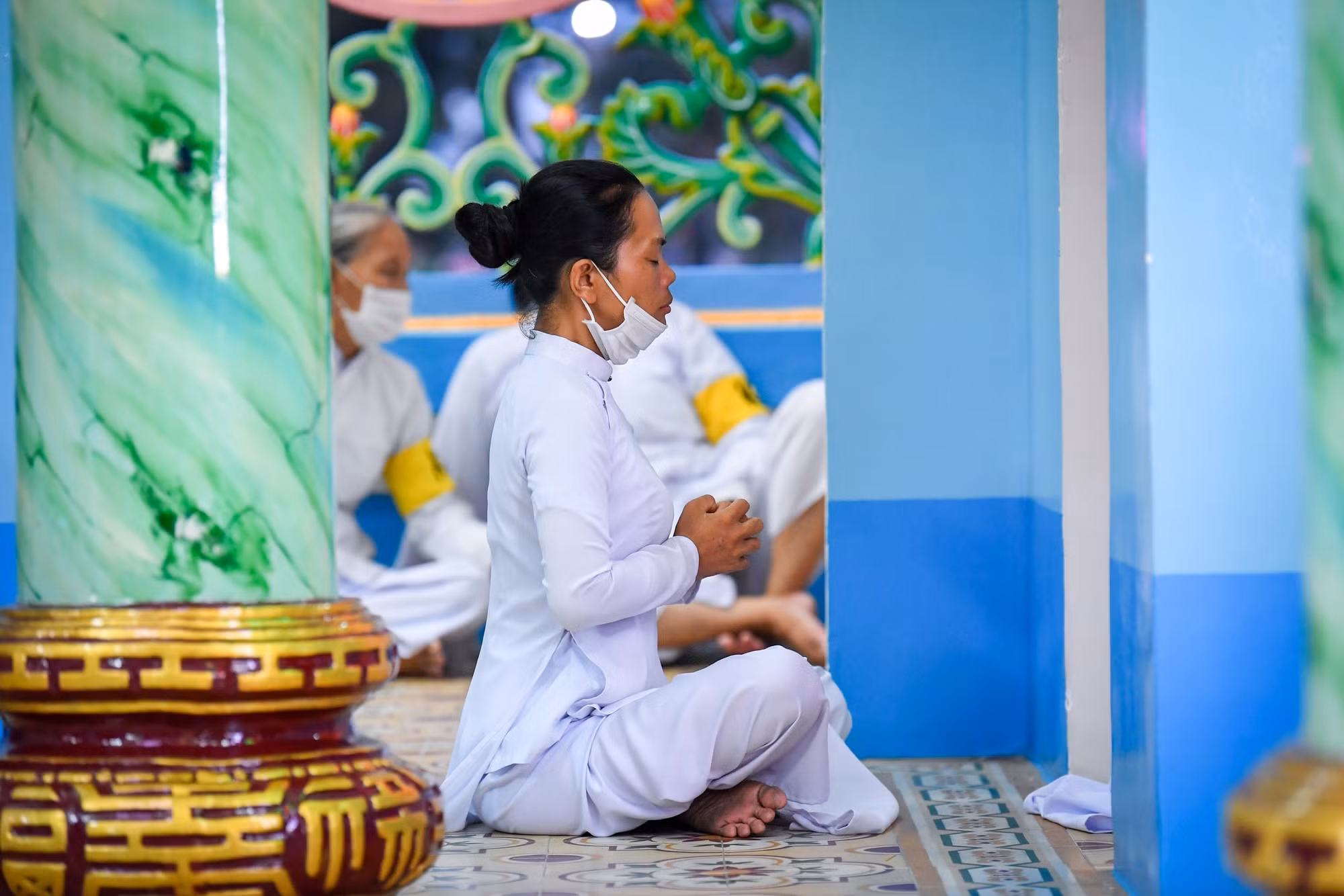 Không khí trang nghiêm trong giờ hành lễ.