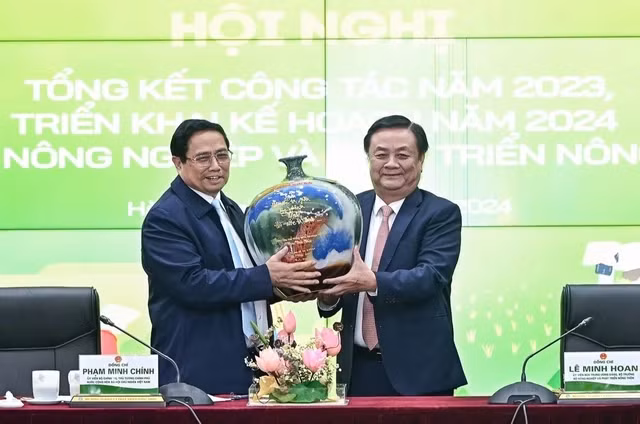 Món quà đặc biệt ngành nông nghiệp tặng Thủ tướng Phạm Minh Chính thể hiện thông điệp "chạm để kết nối". Món quà đặc biệt ngành nông nghiệp tặng Thủ tướng Phạm Minh Chính thể hiện thông điệp "chạm để kết nối".