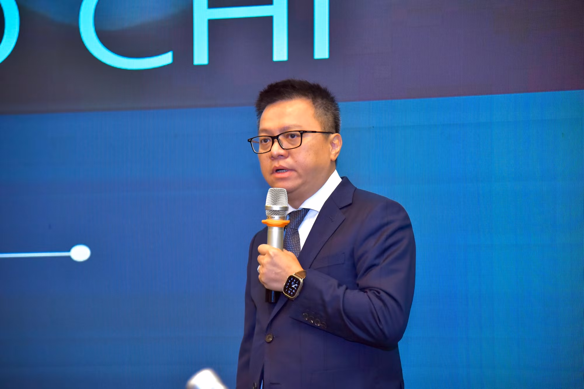 Nhà báo Lê Quốc Minh chia sẻ tại hội thảo. Nhà báo Lê Quốc Minh chia sẻ tại hội thảo.