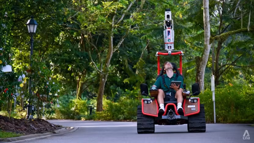Xe tự hành có chức năng quét và lập bản đồ 3D cây xanh tại Singapore. (Ảnh: CNA) Xe tự hành có chức năng quét và lập bản đồ 3D cây xanh tại Singapore. (Ảnh: CNA)