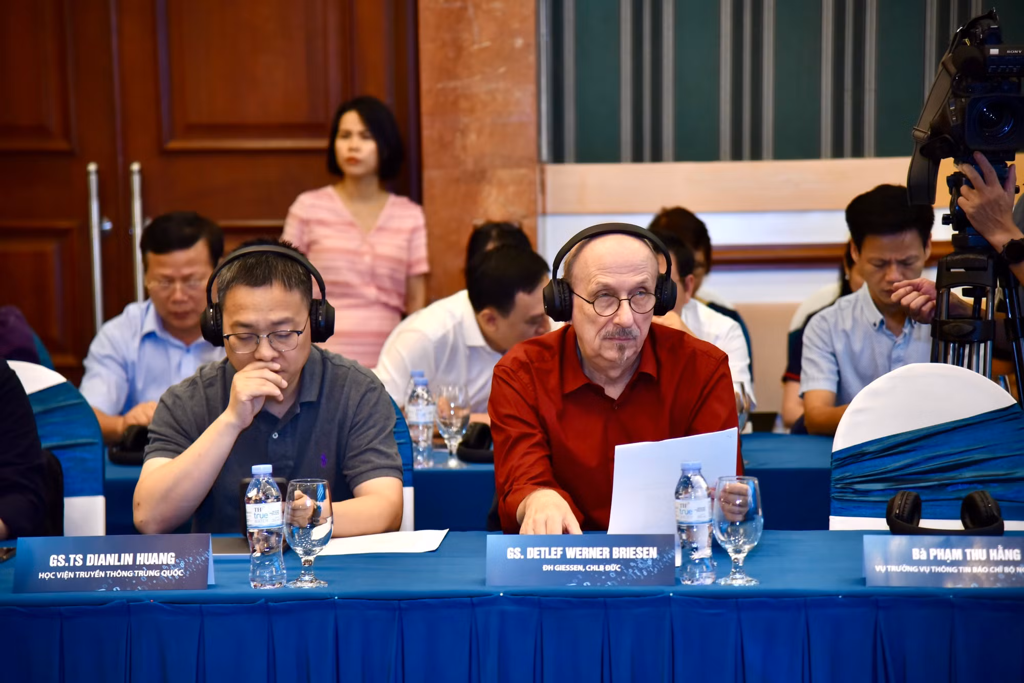 Quang cảnh buổi hội thảo. Quang cảnh buổi hội thảo.