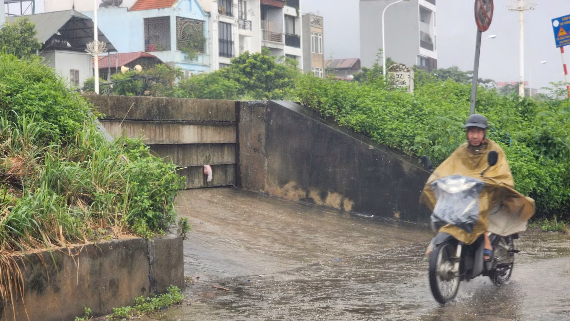 Phần cửa khẩu tại khu vực này cũng đã được hoành triệt (đóng).