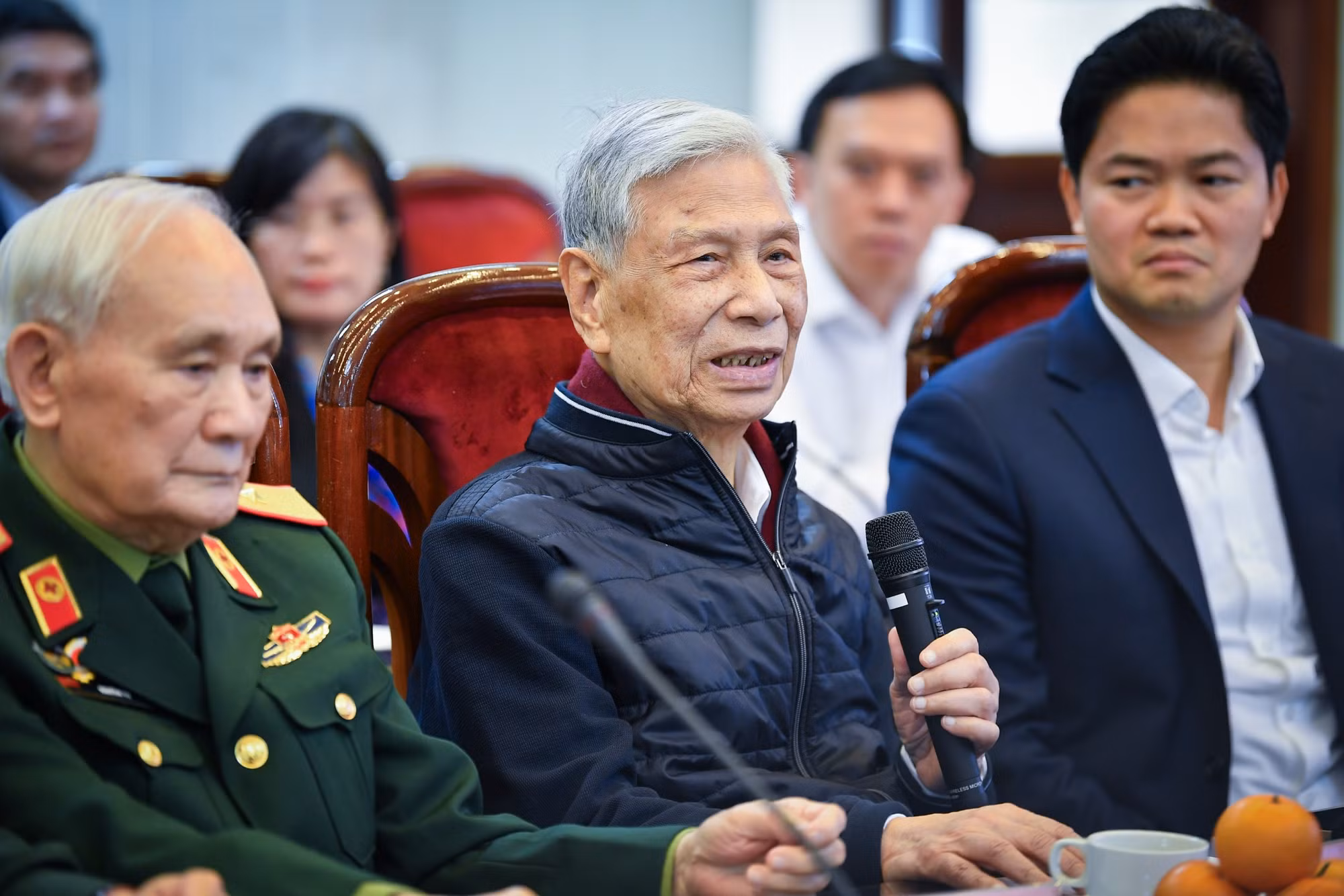 Trung tướng Đặng Quân Thụy, nguyên Phó Chủ tịch Quốc hội, cựu chiến binh Điện Biên Phủ chia sẻ về kỷ niệm thời tham gia chiến đấu tại chiến trường Điện Biên Phủ. (Ảnh: THÀNH ĐẠT)