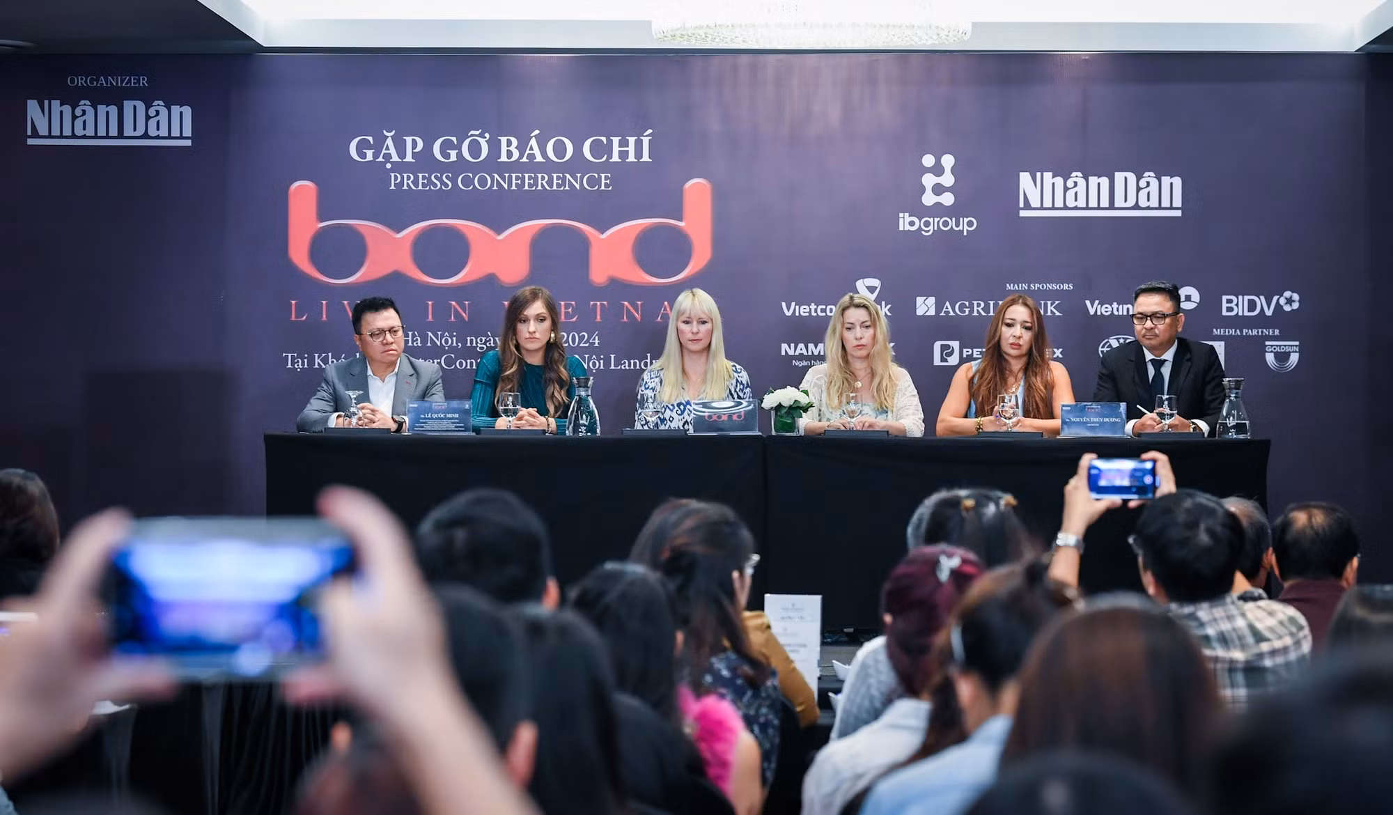 Quang cảnh buổi họp báo chiều 4/10. (Ảnh: Thành Đạt)