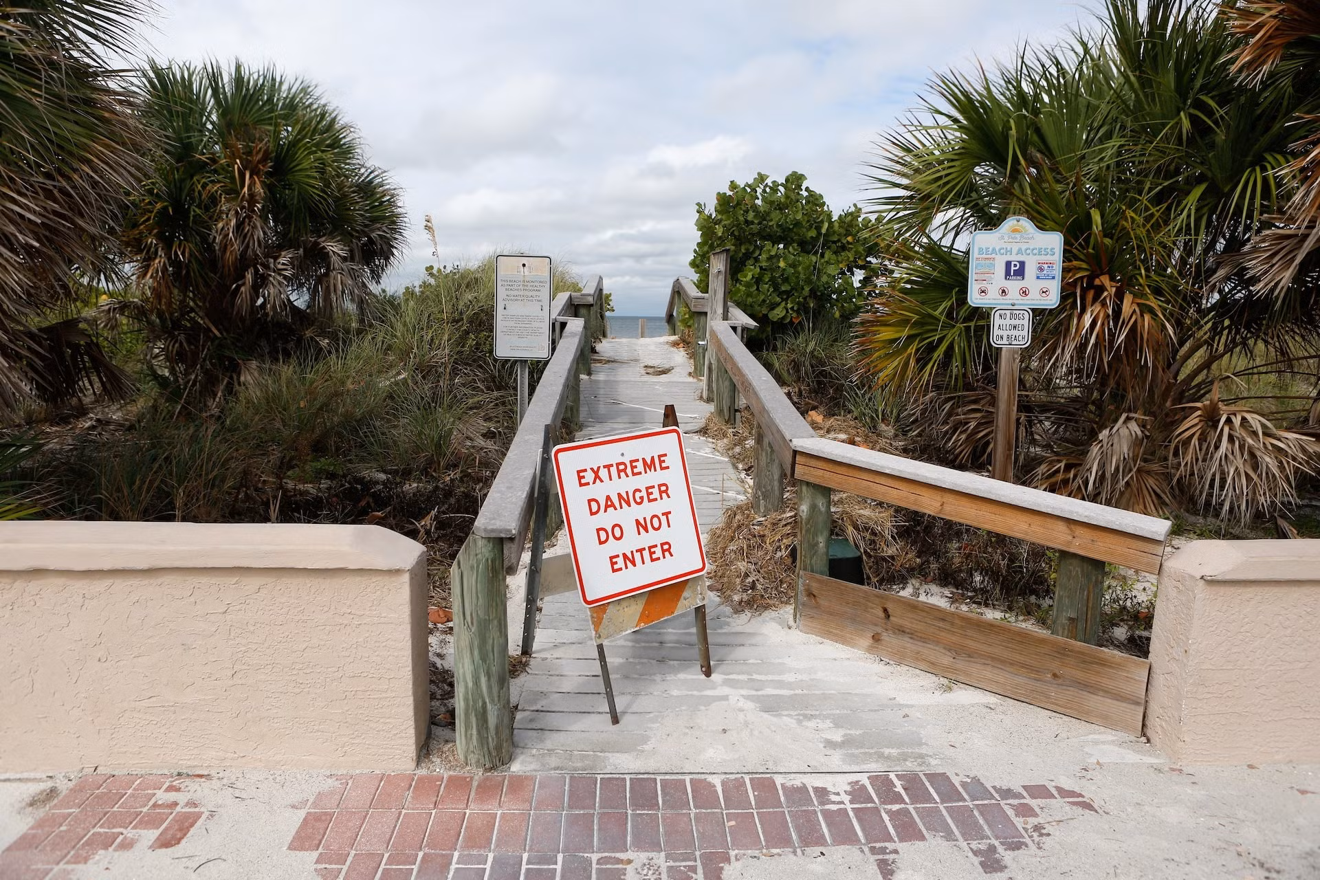 [Ảnh] Người dân bang Florida (Mỹ) khẩn trương chuẩn bị đón siêu bão Milton ảnh 6