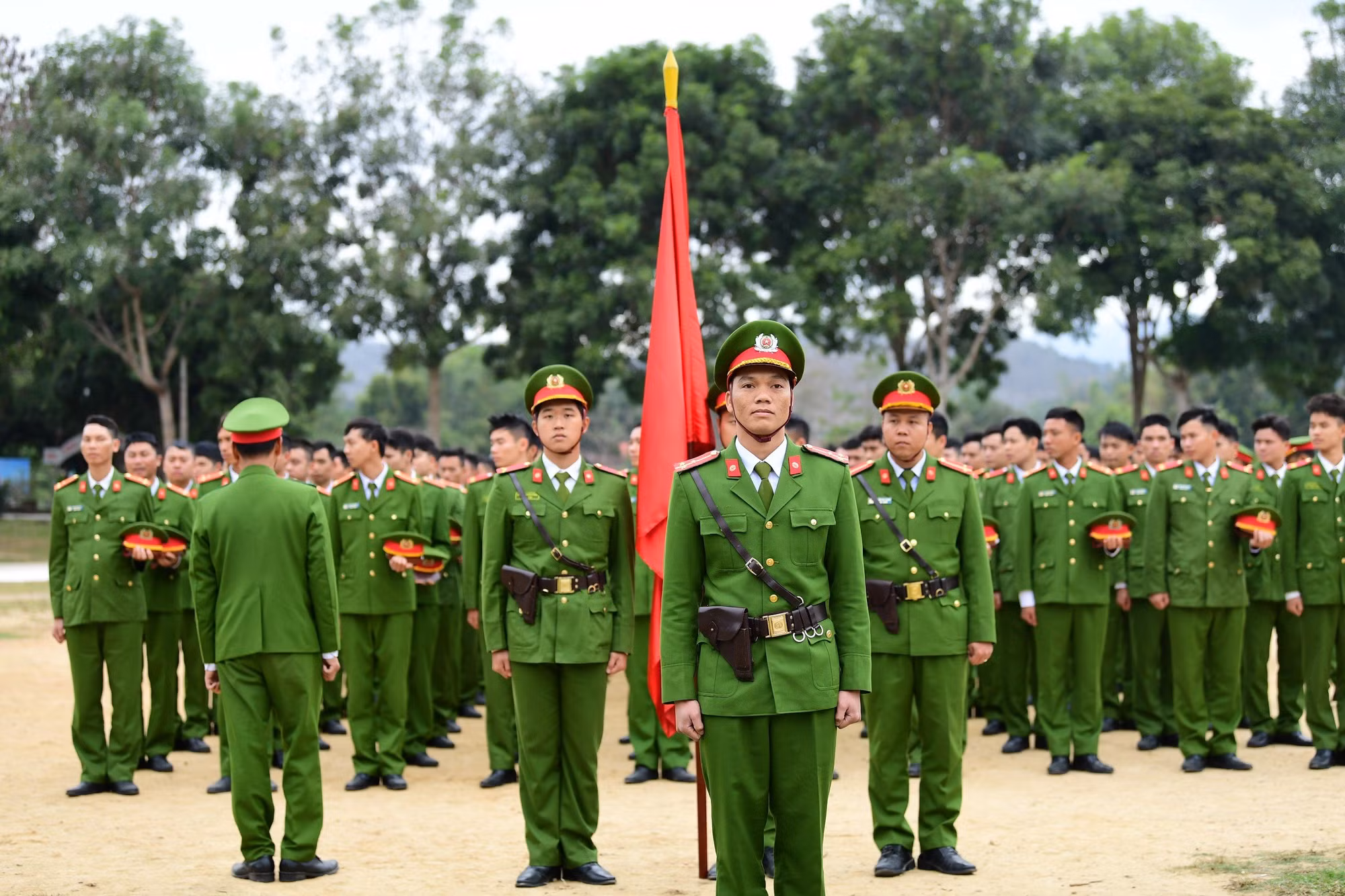Cán bộ, chiến sĩ Trung đoàn Cảnh sát cơ động tập luyện chuẩn bị cho Lễ Kỷ niệm 70 năm chiến thắng Điện Biên Phủ (7/5/1954-7/5-2024).