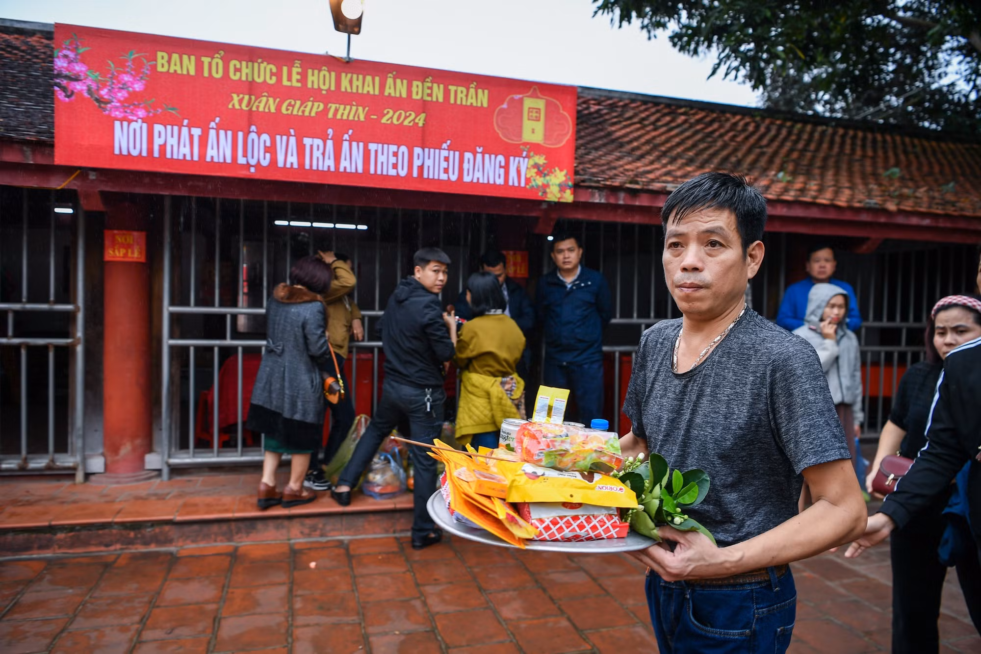Lễ khai ấn đền Trần 2024 được tổ chức vào giờ Tý (23 giờ) đêm 14 tháng Giêng (23/2) với các nghi lễ thiêng truyền thống. Lễ khai ấn đền Trần 2024 được tổ chức vào giờ Tý (23 giờ) đêm 14 tháng Giêng (23/2) với các nghi lễ thiêng truyền thống.