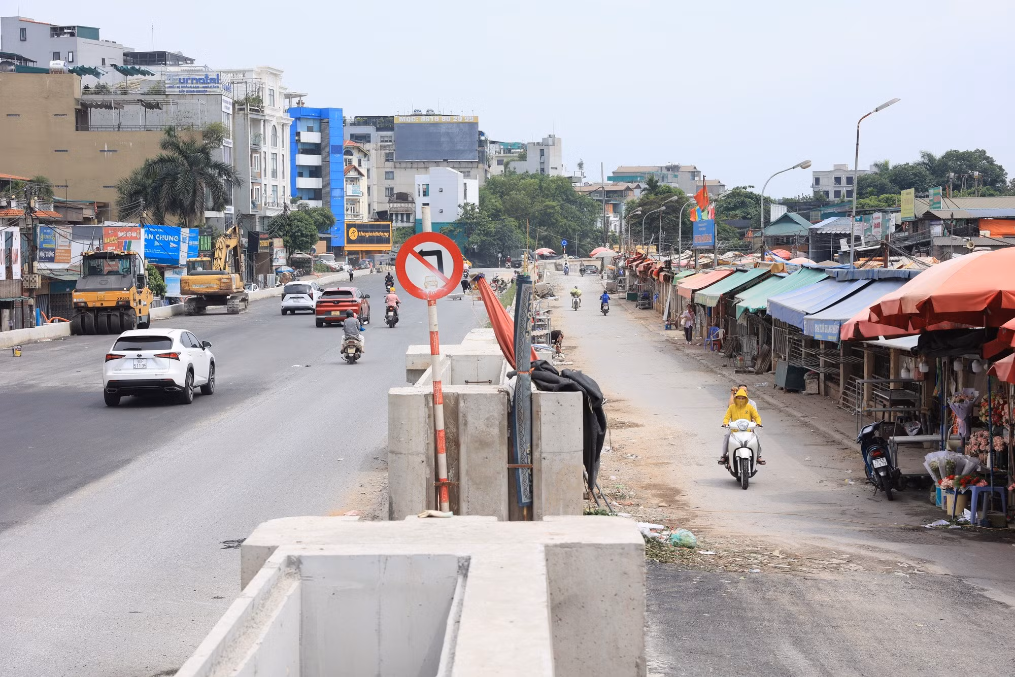 Đoạn từ chợ hoa Quảng An đến cầu Nhật Tân dài khoảng 2,5km dự kiến sẽ hoàn thành, thông xe kỹ thuật trước 30/6.