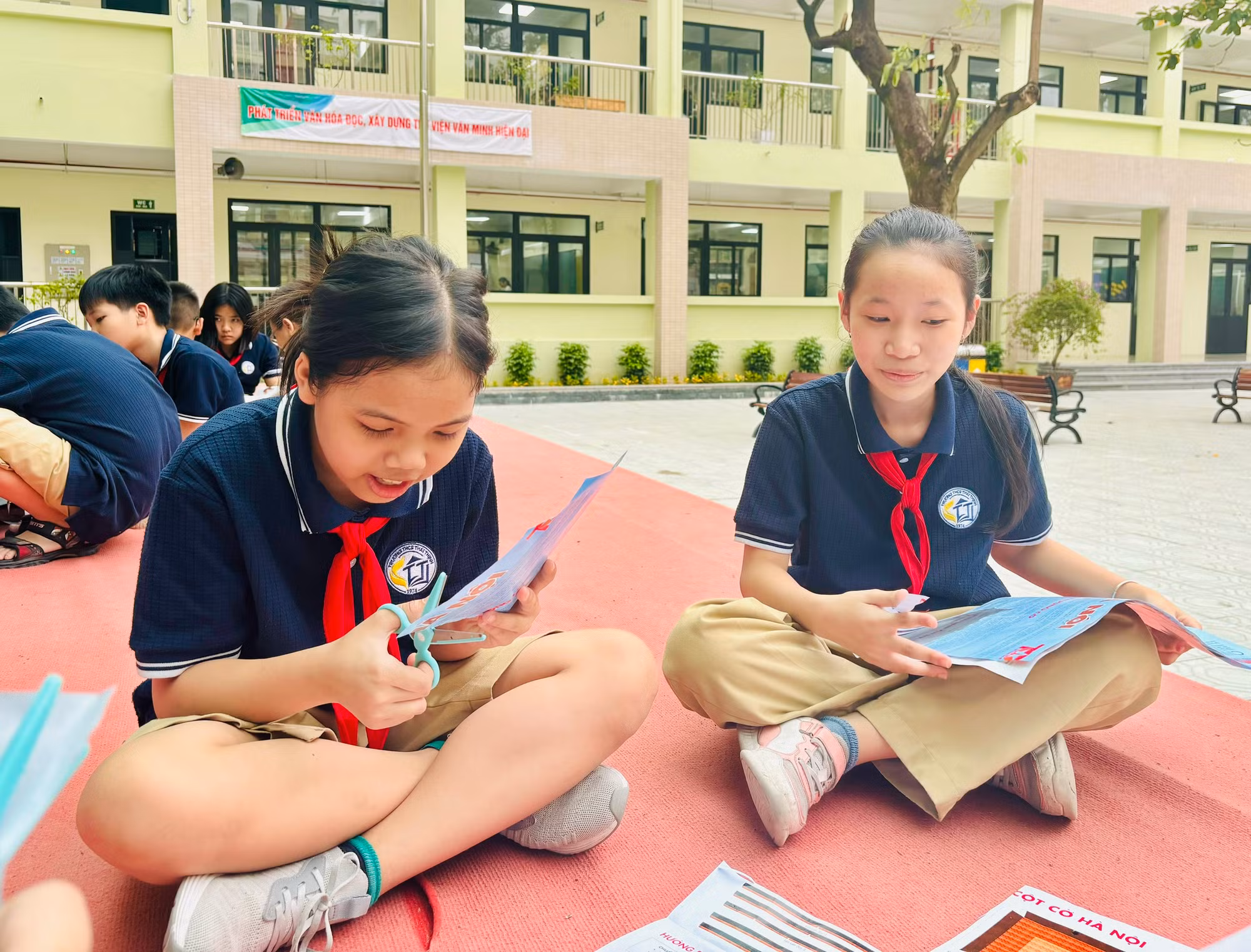 [Ảnh] Hàng nghìn người tham quan Triển lãm tương tác Cột cờ Hà Nội ảnh 12