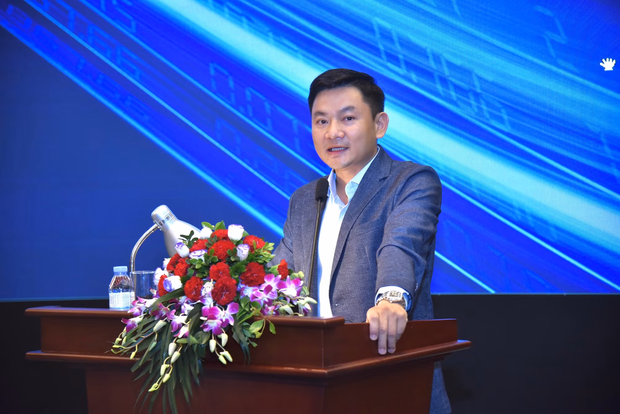 PGS,TS Bùi Chí Trung trình bày tham luận tại hội thảo. PGS,TS Bùi Chí Trung trình bày tham luận tại hội thảo.