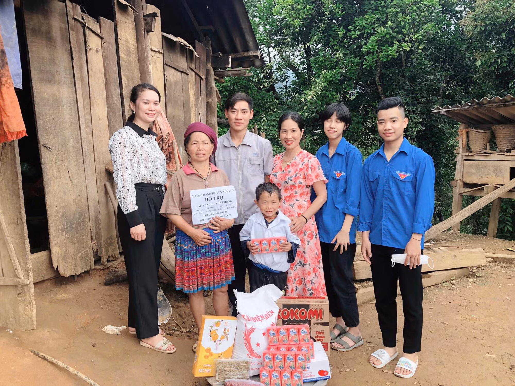 Nhìn lại hành trình gần 3 năm qua, cô Hà chia sẻ: Điều cô nhận được lớn nhất khi thực hiện dự án chính là những nụ cười hạnh phúc của các em khi được “tiếp sức”. (Ảnh: NVCC) Nhìn lại hành trình gần 3 năm qua, cô Hà chia sẻ: Điều cô nhận được lớn nhất khi thực hiện dự án chính là những nụ cười hạnh phúc của các em khi được “tiếp sức”. (Ảnh: NVCC)