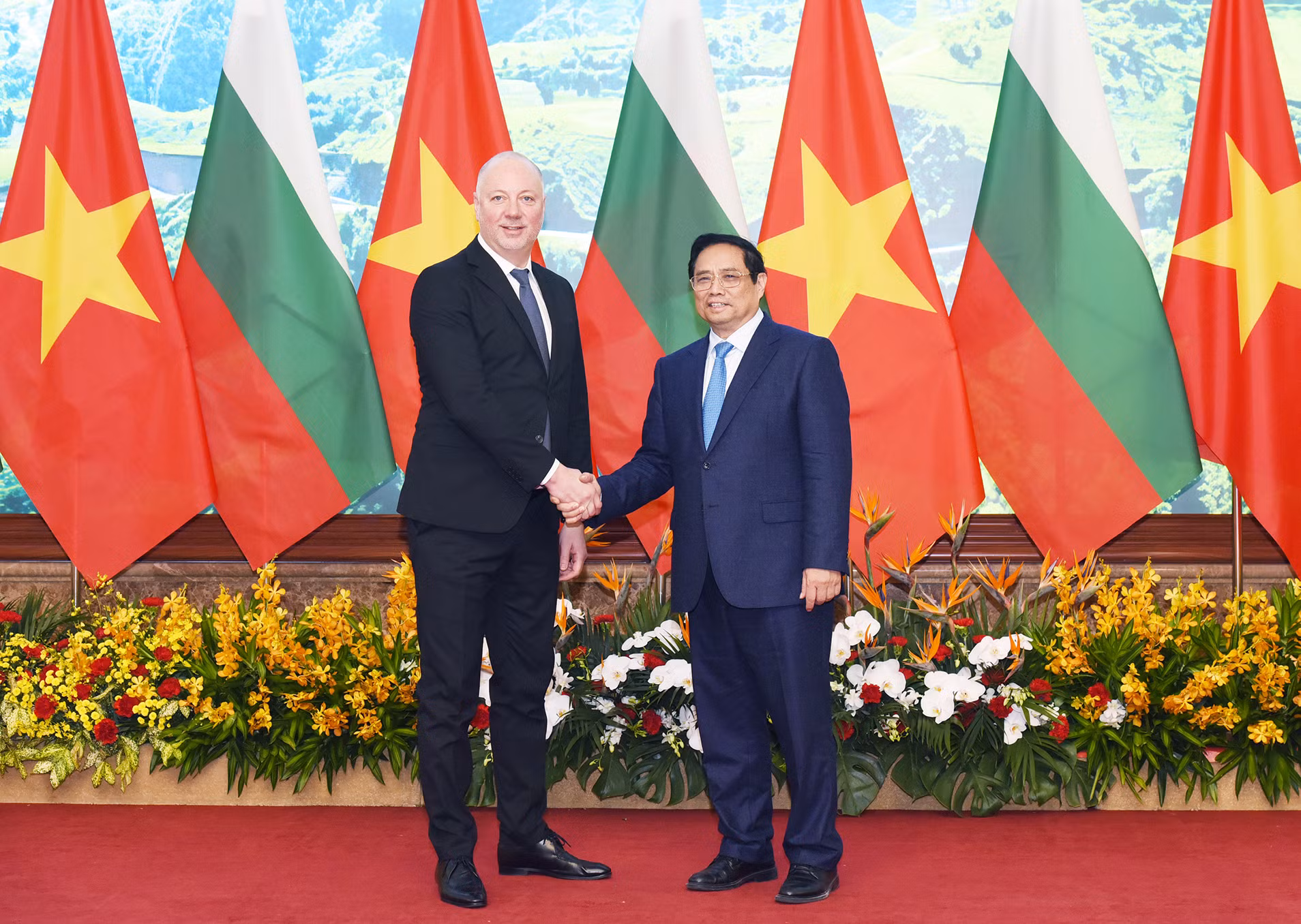 Thủ tướng Phạm Minh Chính và Chủ tịch Quốc hội Bulgaria Rossen Dimitrov Jeliazkov. Thủ tướng Phạm Minh Chính và Chủ tịch Quốc hội Bulgaria Rossen Dimitrov Jeliazkov.