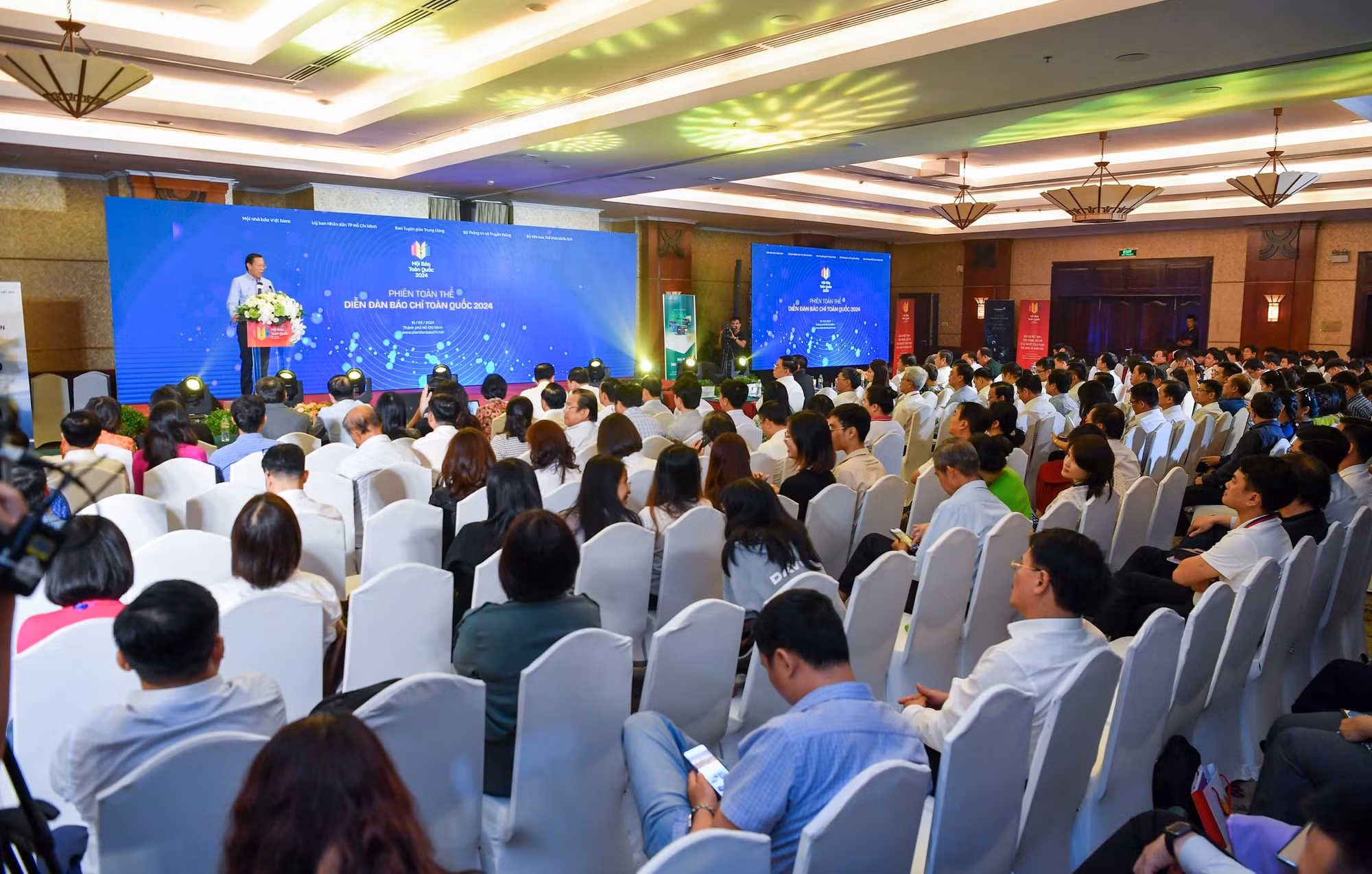 Quang cảnh lễ khai mạc Diễn đàn Báo chí toàn quốc năm 2024. Quang cảnh lễ khai mạc Diễn đàn Báo chí toàn quốc năm 2024.
