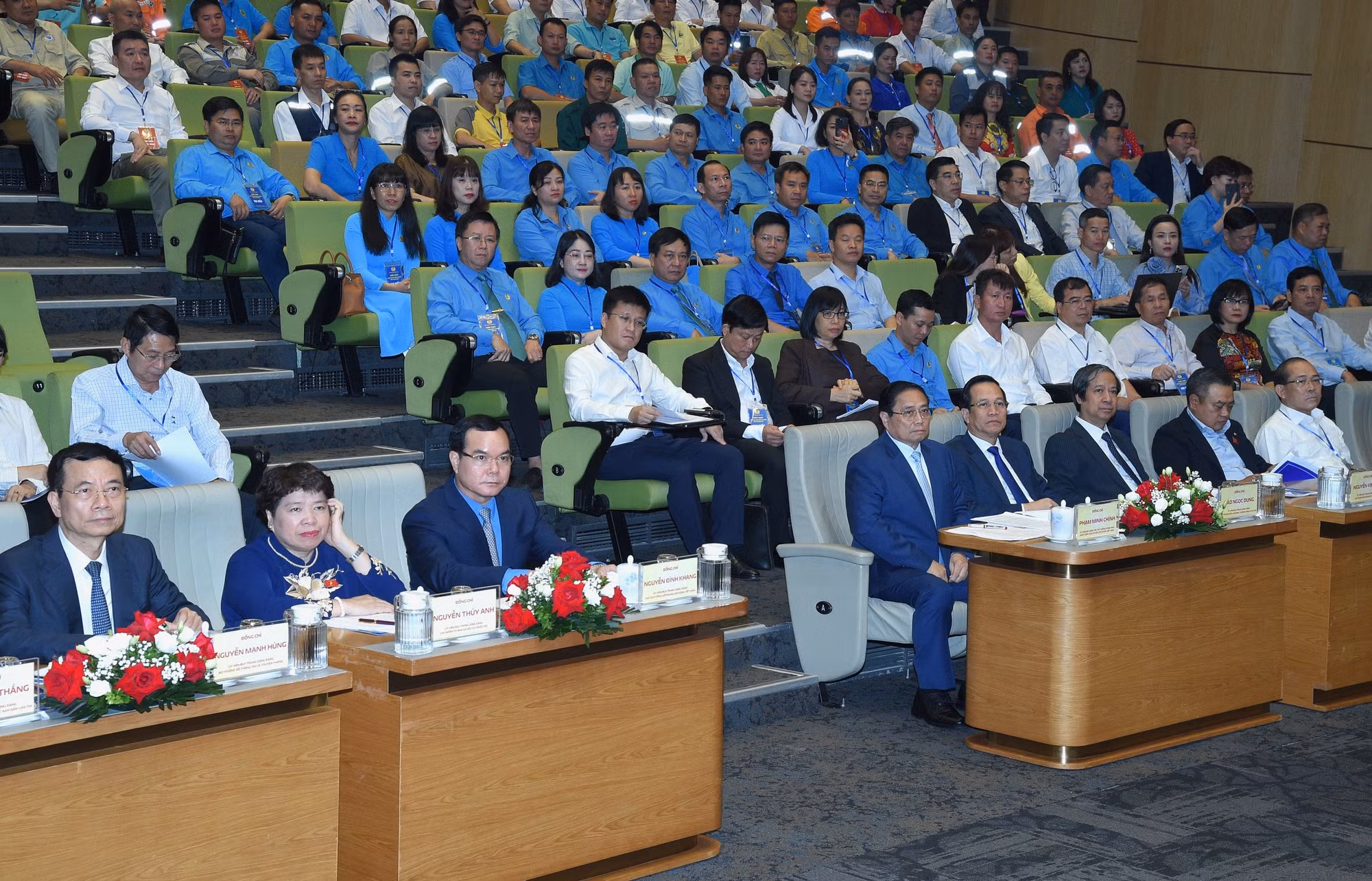 Thủ tướng Phạm Minh Chính và các đại biểu tham dự Diễn đàn “Nâng cao năng suất lao động Quốc gia năm 2024”. Thủ tướng Phạm Minh Chính và các đại biểu tham dự Diễn đàn “Nâng cao năng suất lao động Quốc gia năm 2024”.