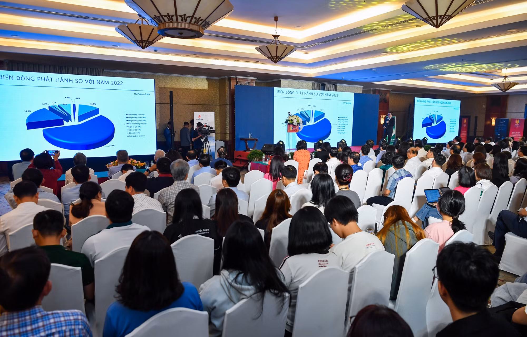 Quang cảnh lễ khai mạc Diễn đàn Báo chí Việt Nam năm 2024. Quang cảnh lễ khai mạc Diễn đàn Báo chí Việt Nam năm 2024.