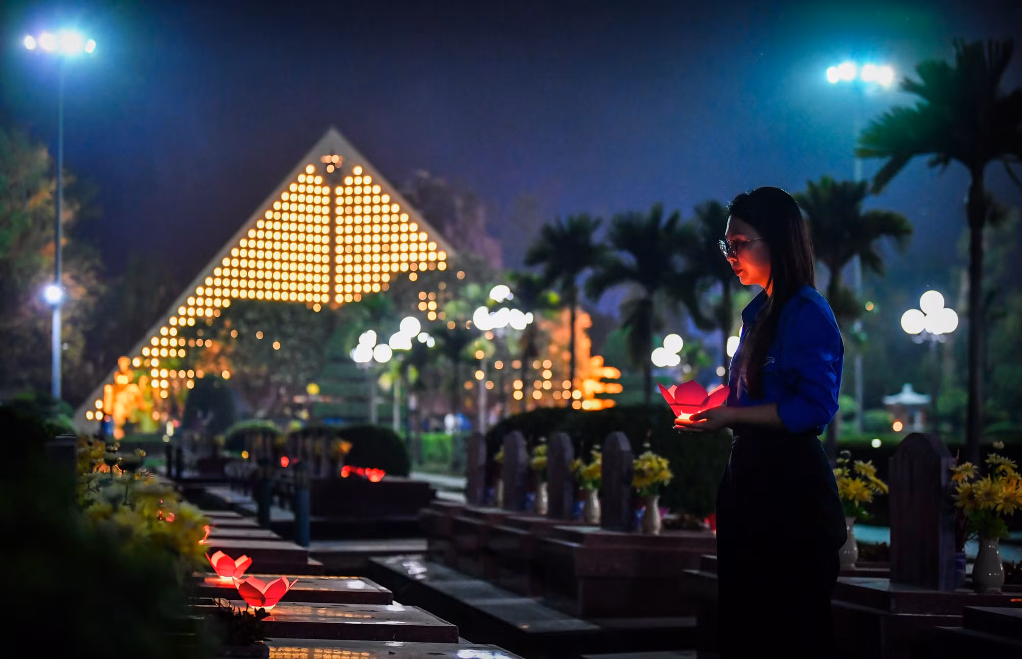 Đoàn viên, thanh niên 2 tỉnh ở 2 đầu Tổ quốc cùng nhau thắp lên những ngọn nến tri ân...