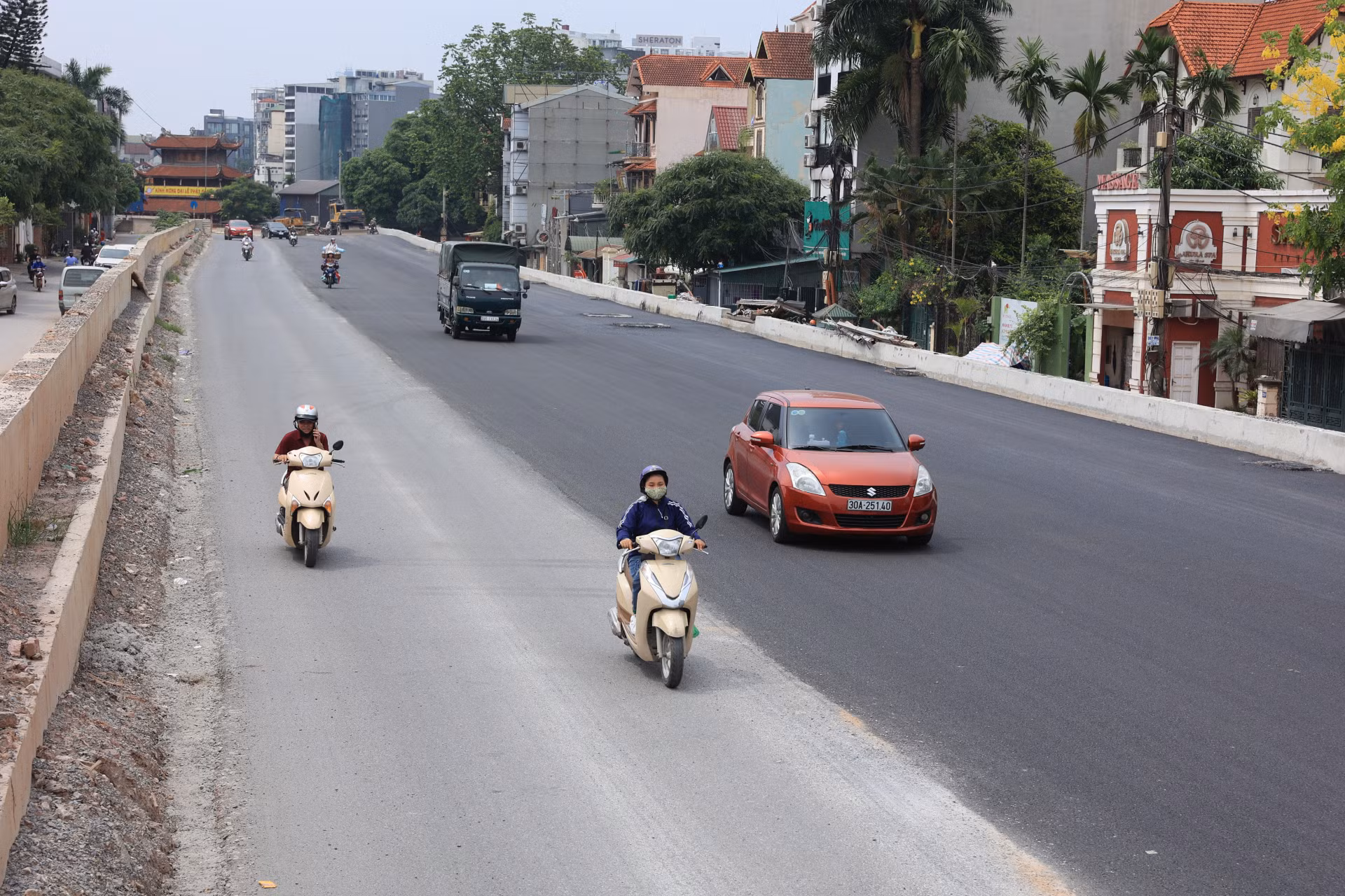 Tuyến đường hoàn thành sẽ có mặt cắt ngang từ 26,5m đến 31m, trong đó mặt đường chính rộng từ 16,5m đến 21m (tương đương 4 đến 6 làn xe).