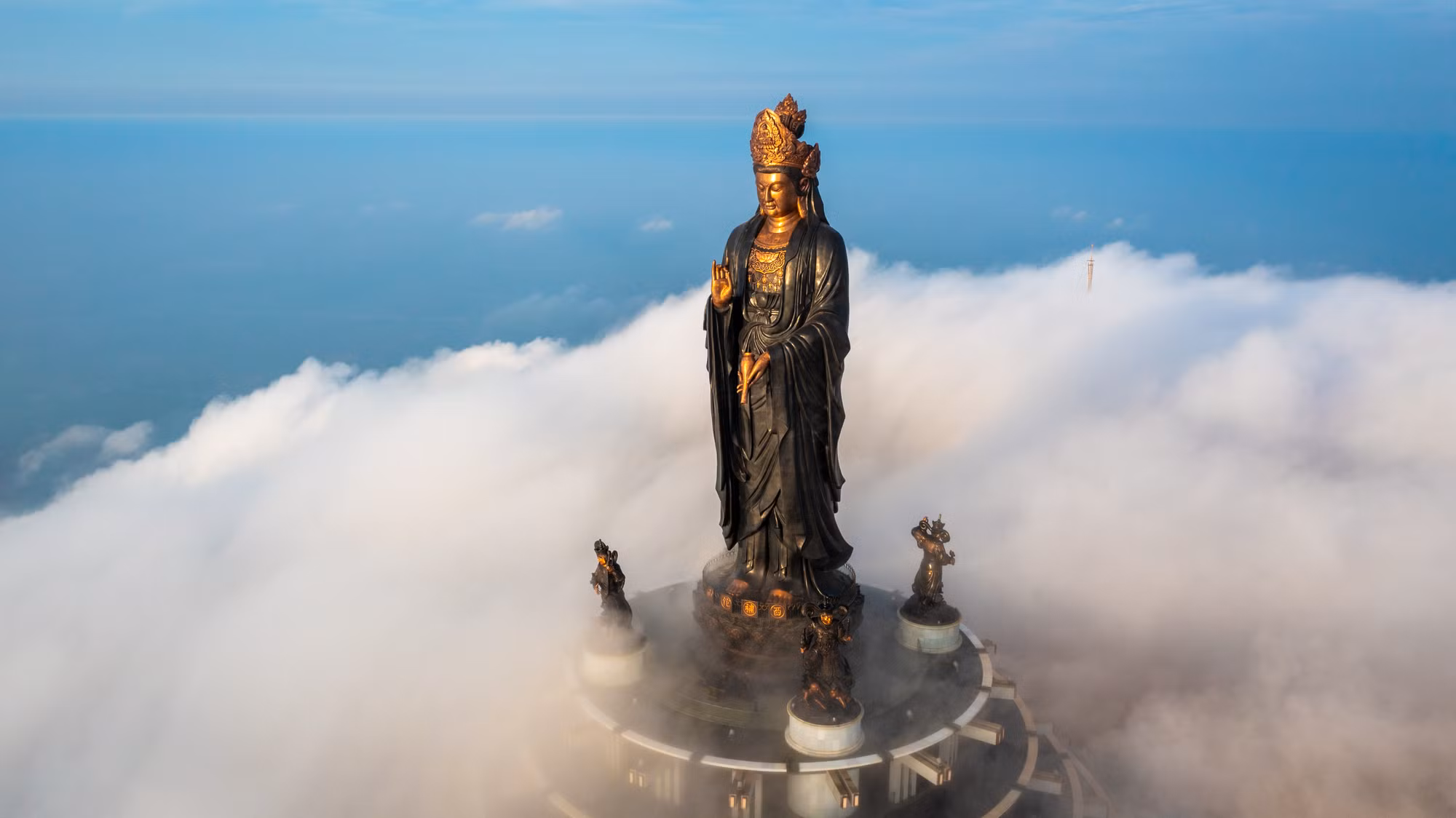 [Ảnh] Chiêm ngưỡng biển mây huyền ảo trên đỉnh núi Bà Đen Tây Ninh ảnh 1