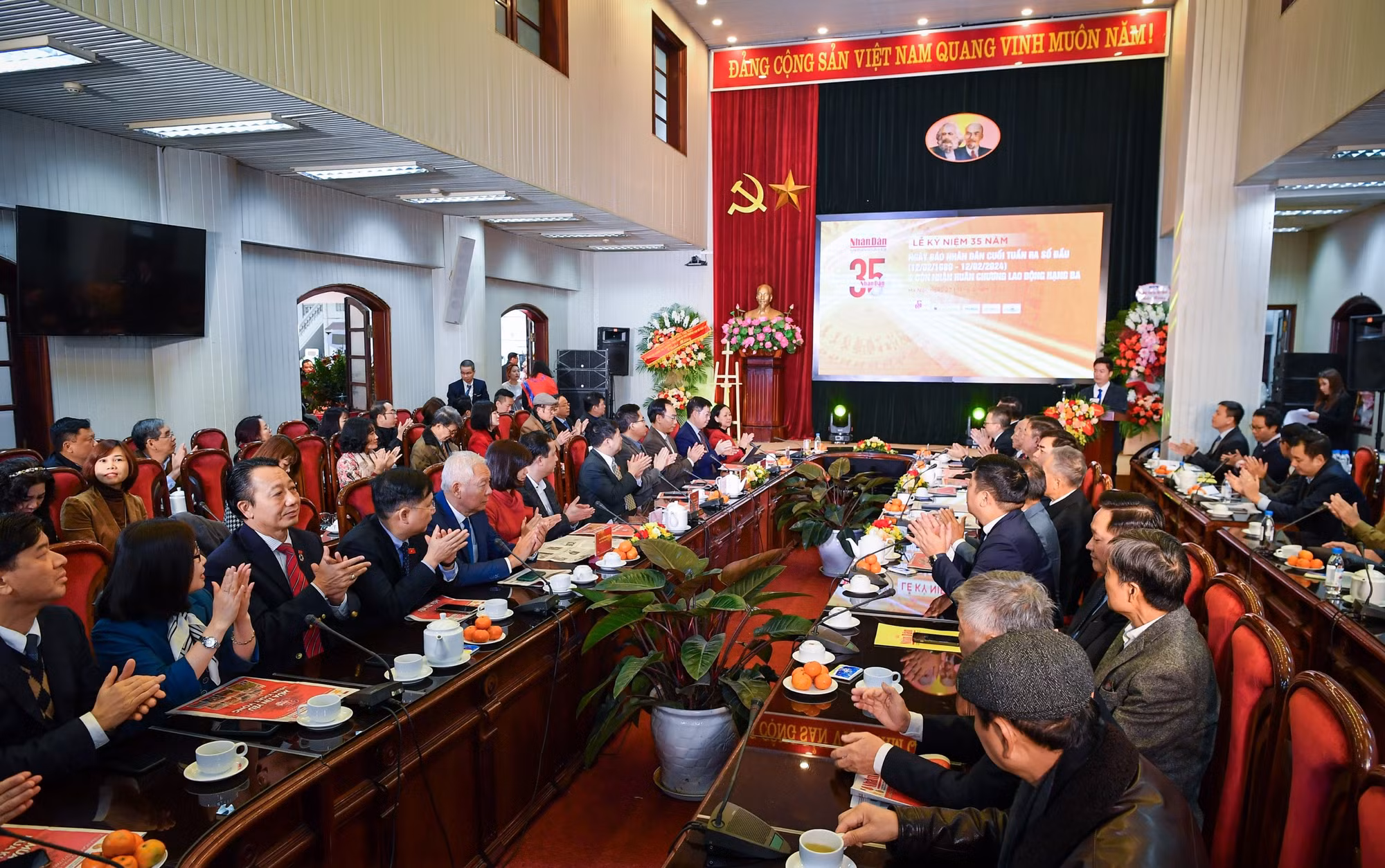 Quang cảnh lễ kỷ niệm. Quang cảnh lễ kỷ niệm.
