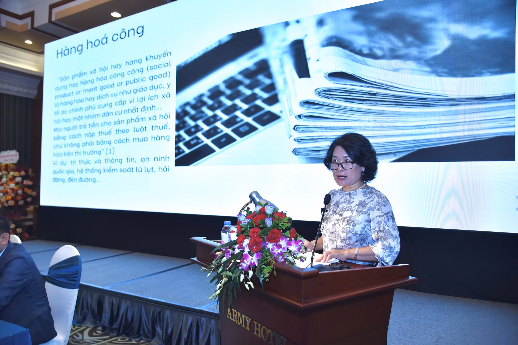 Nhà báo Nguyễn Thu Hà (VTV Digital) cho rằng: Cần coi báo chí là một dịch vụ công để tạo nguồn thu bền vững. Nhà báo Nguyễn Thu Hà (VTV Digital) cho rằng: Cần coi báo chí là một dịch vụ công để tạo nguồn thu bền vững.