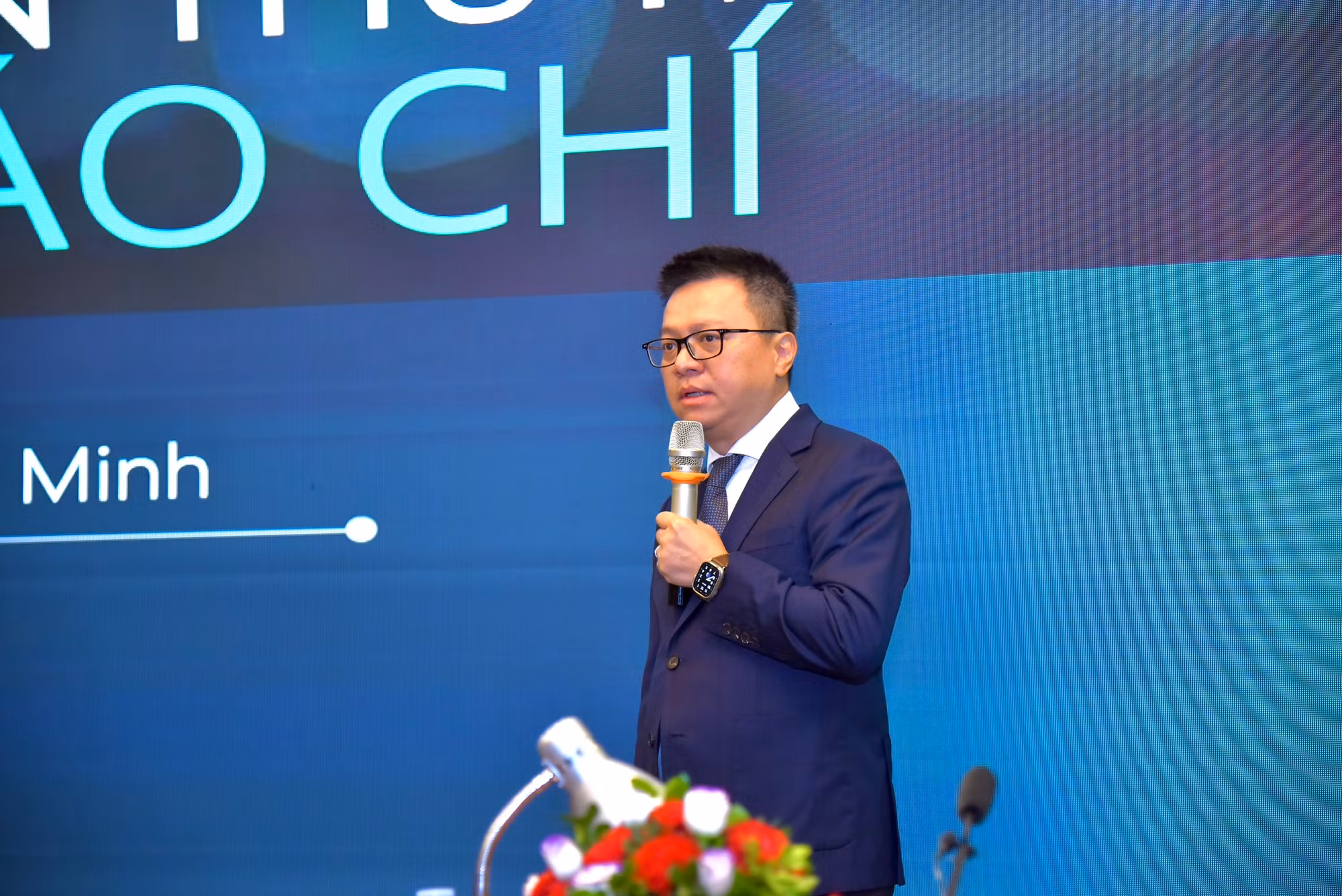 Bên cạnh đó, các cơ quan báo chí trên thế giới cũng quan tâm tới các hoạt động kinh doanh khác như: Tổ chức sự kiện, thương mại điện tử, cấp phép thương hiệu, hợp tác với các nền tảng công nghệ-trí tuệ nhân tạo, tổ chức nghiên cứu, thậm chí cung cấp các dịch vụ công nghệ thông tin... Bên cạnh đó, các cơ quan báo chí trên thế giới cũng quan tâm tới các hoạt động kinh doanh khác như: Tổ chức sự kiện, thương mại điện tử, cấp phép thương hiệu, hợp tác với các nền tảng công nghệ-trí tuệ nhân tạo, tổ chức nghiên cứu, thậm chí cung cấp các dịch vụ công nghệ thông tin...
