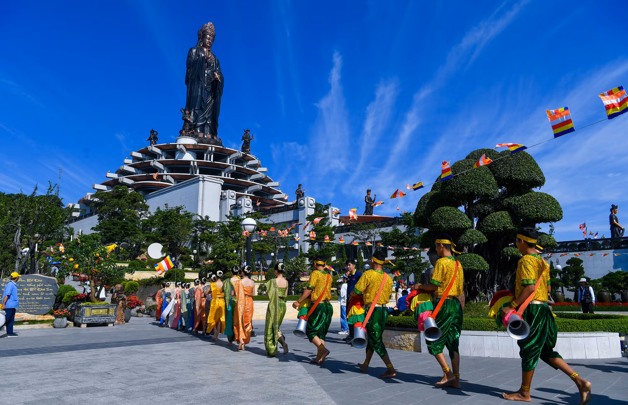 [Ảnh] Chiêm ngưỡng biển mây huyền ảo trên đỉnh núi Bà Đen Tây Ninh ảnh 10