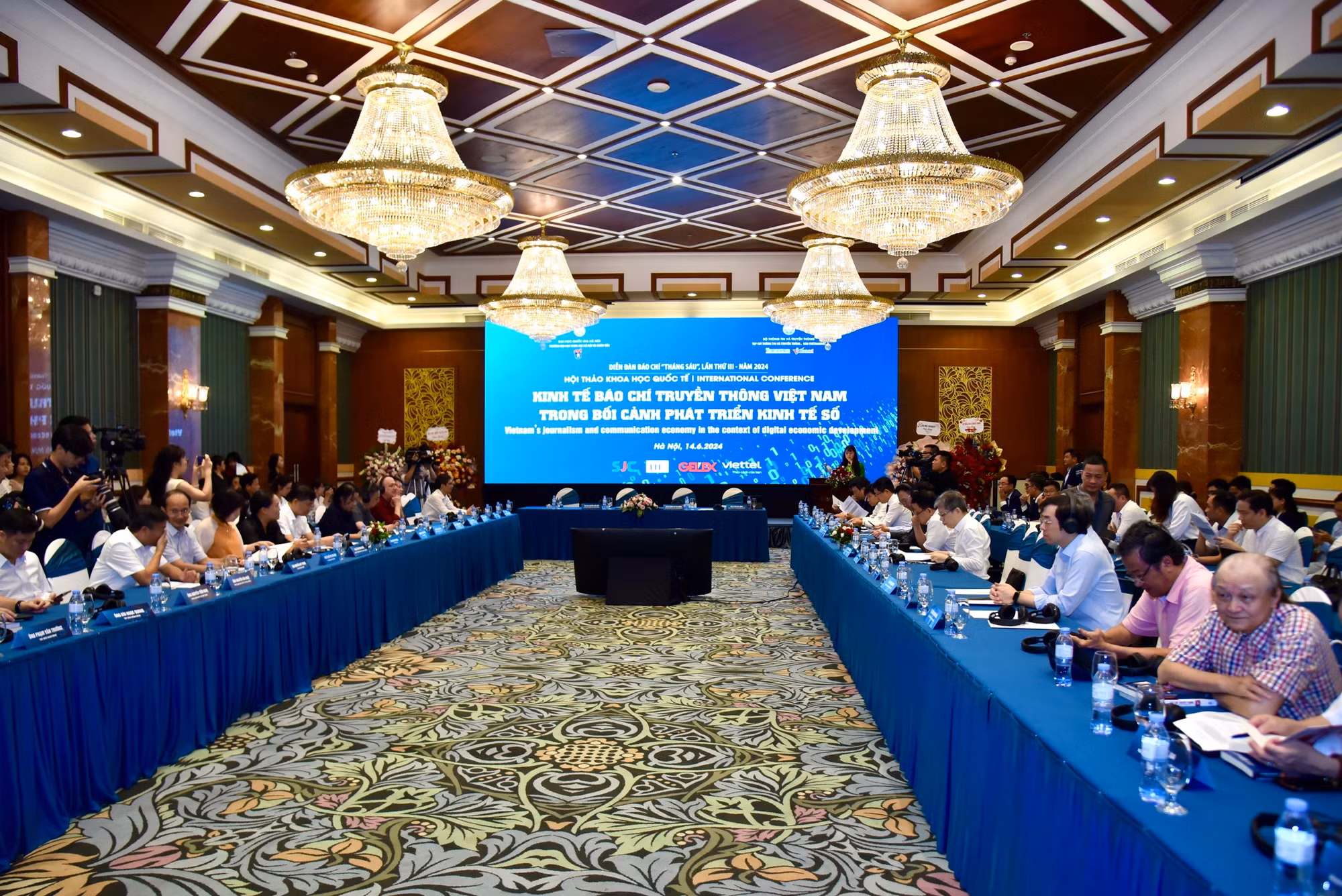 Quang cảnh buổi hội thảo. Quang cảnh buổi hội thảo.